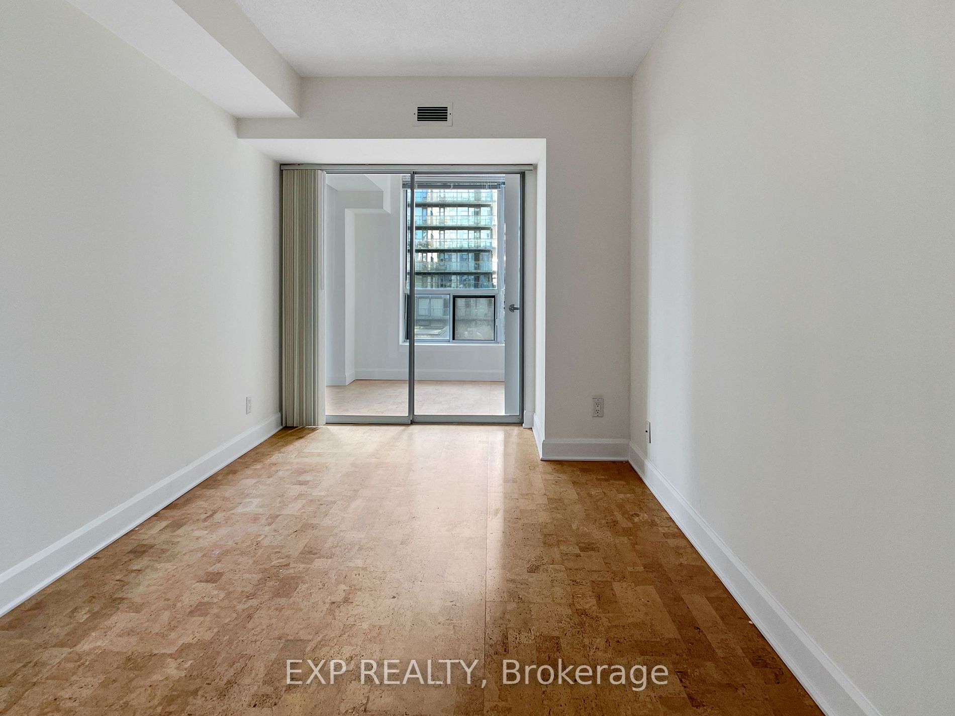 92 King St E, #805