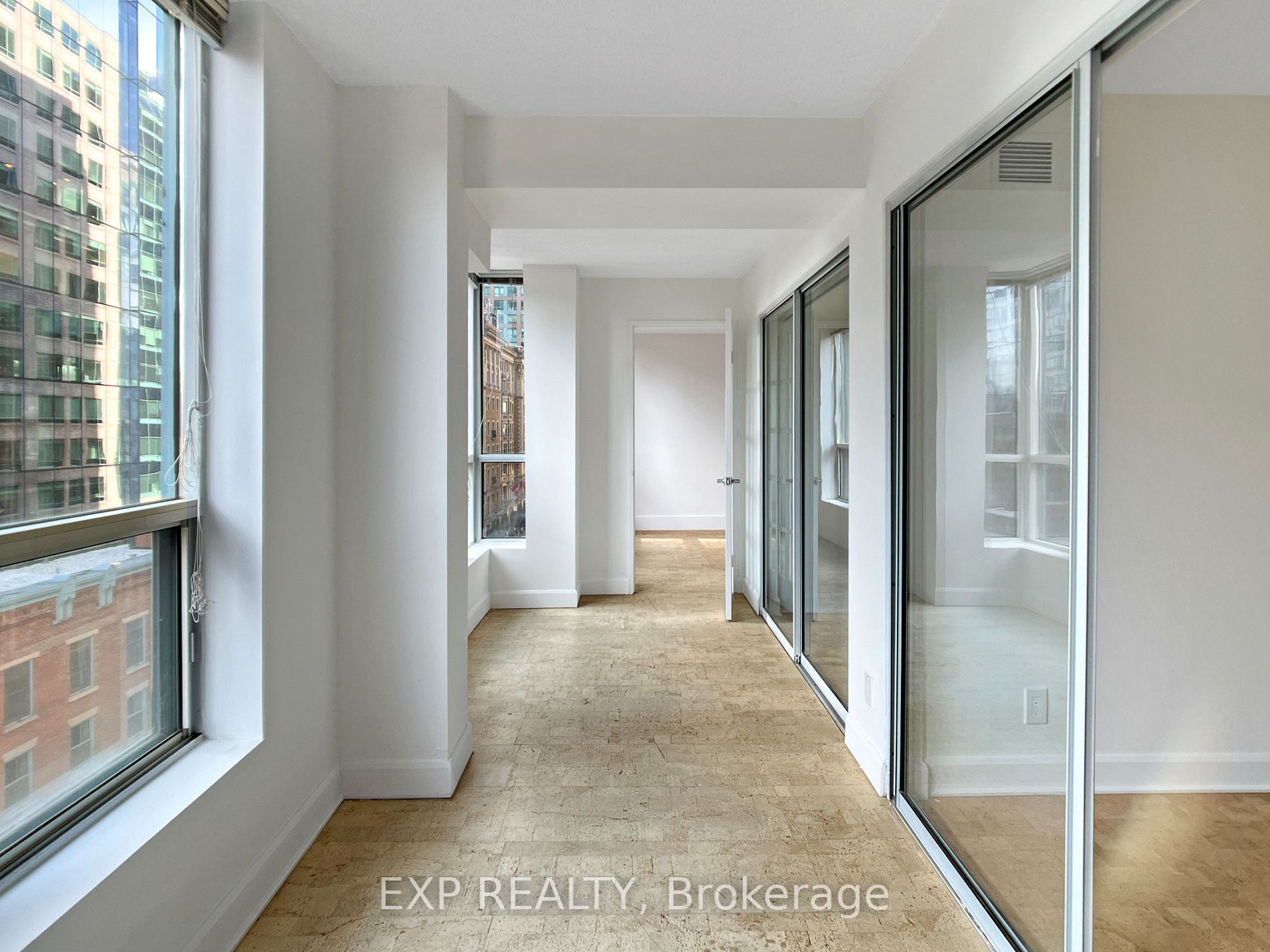 92 King St E, #805