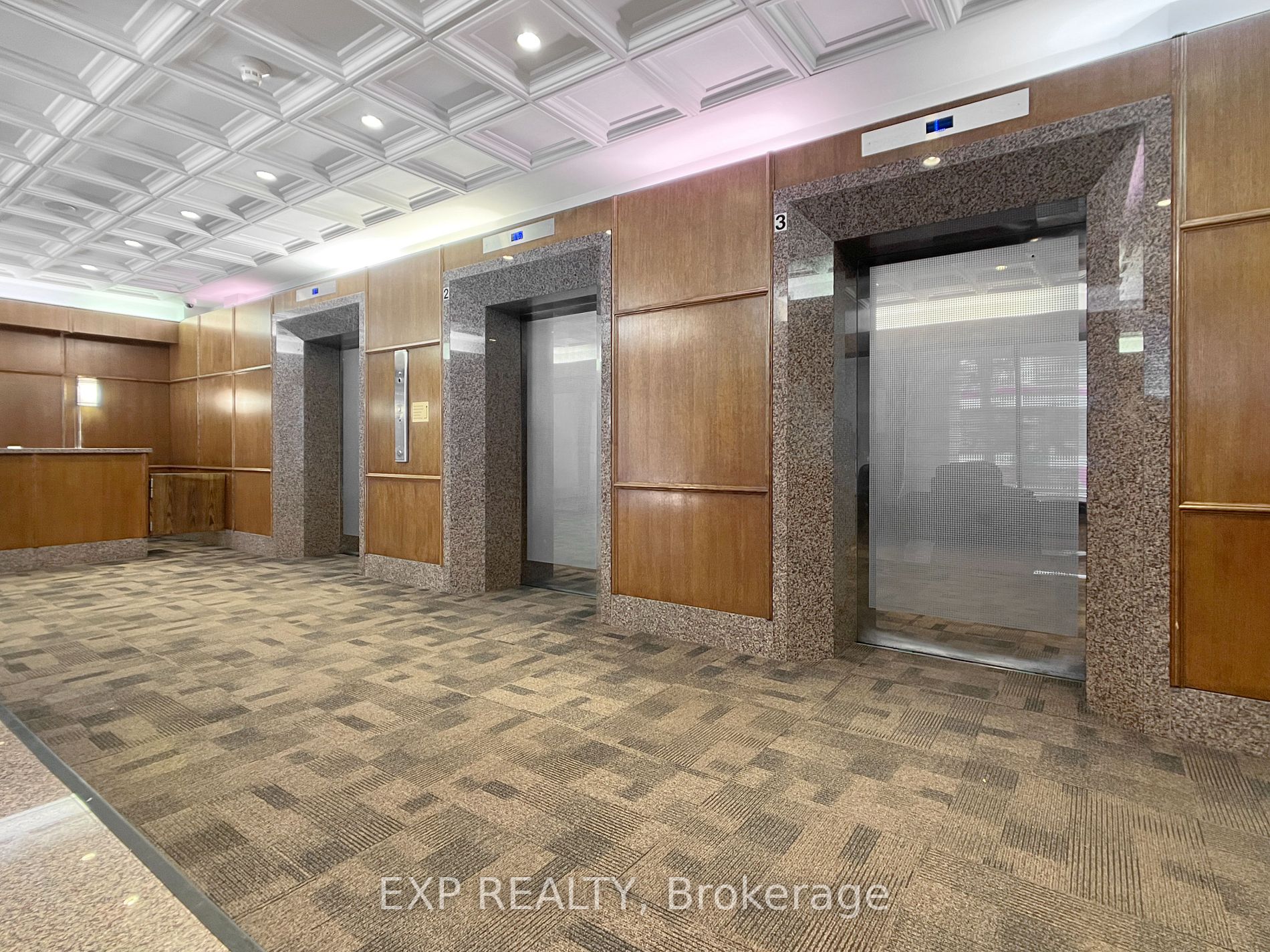 92 King St E, #805