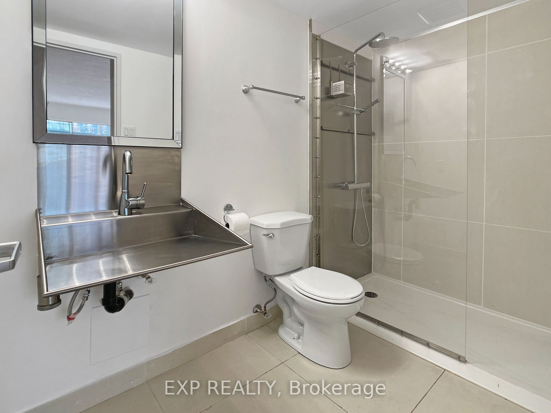 92 King St E, #805