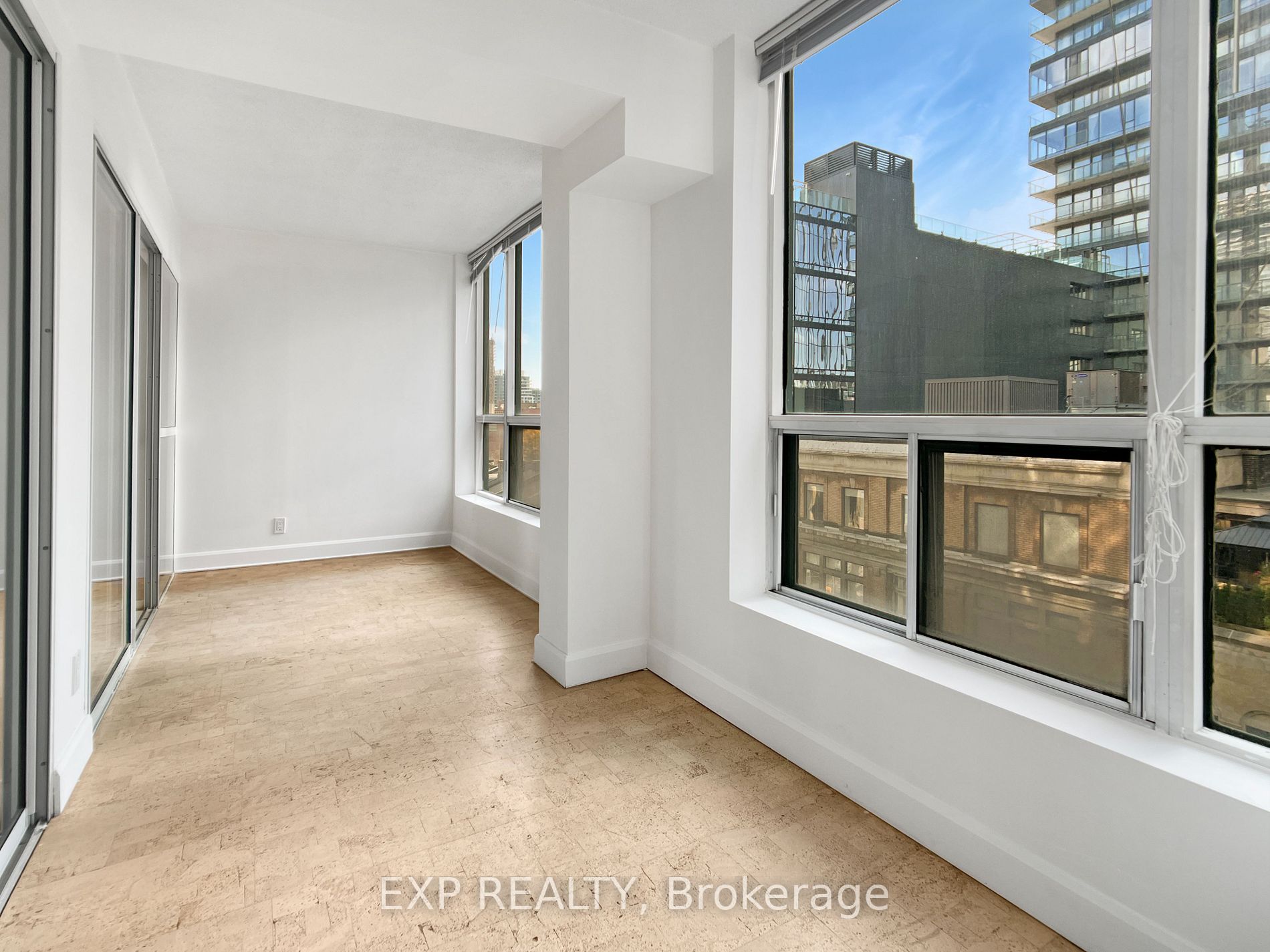92 King St E, #805