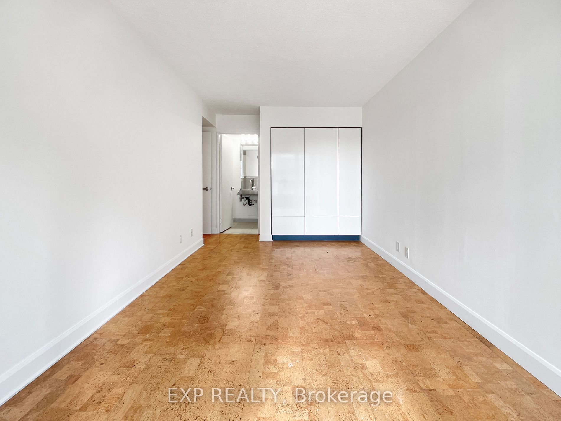 92 King St E, #805