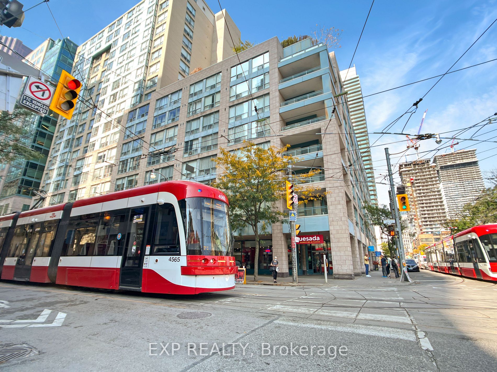 92 King St E, #805