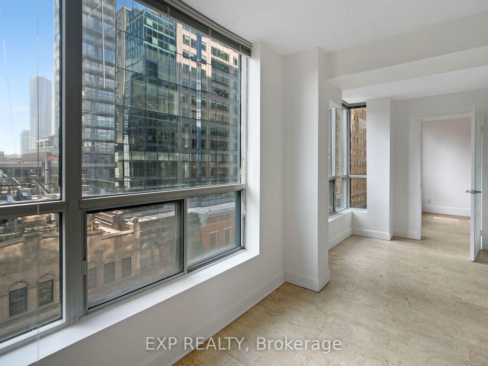 92 King St E, #805
