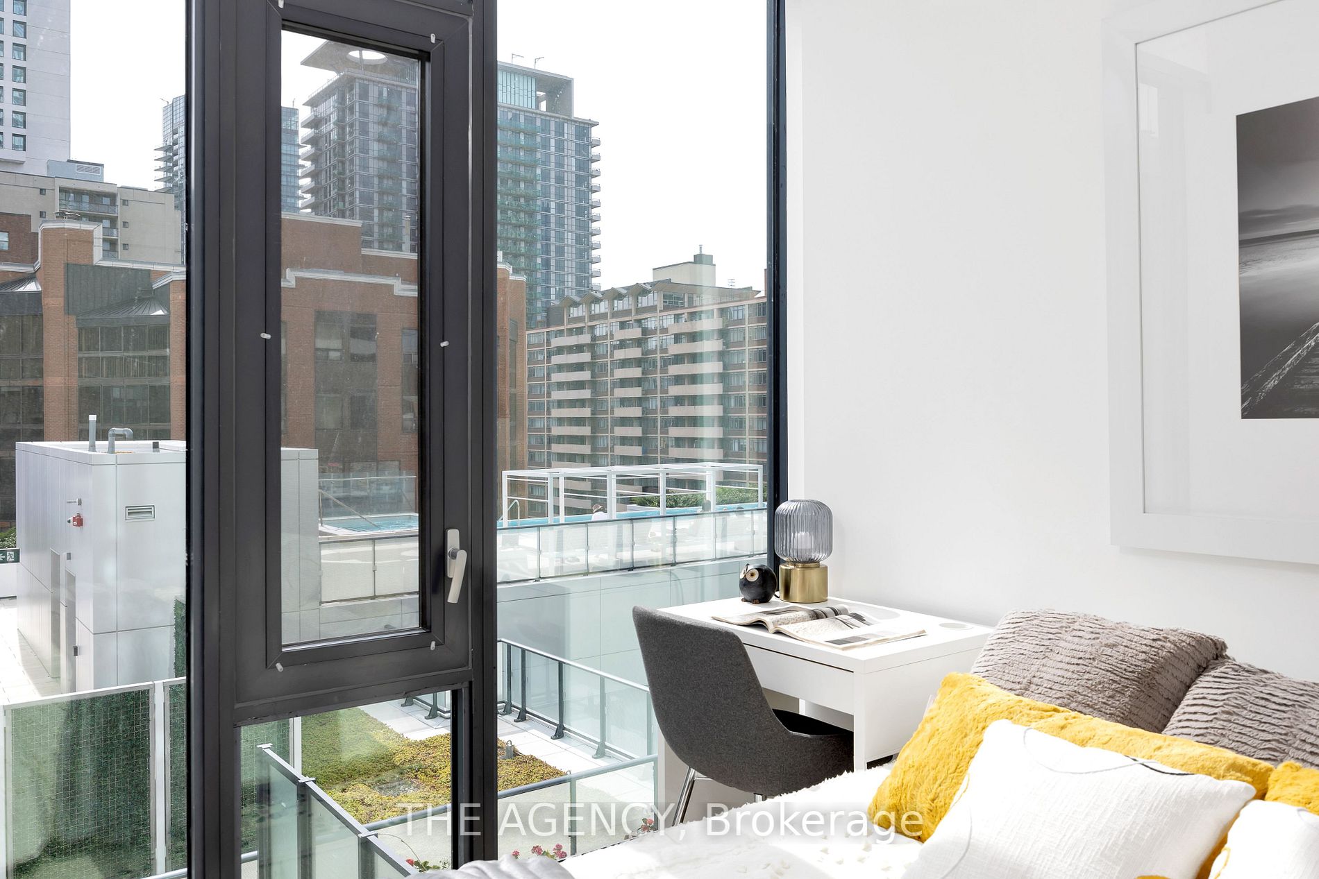 161 Roehampton Avenue, #804