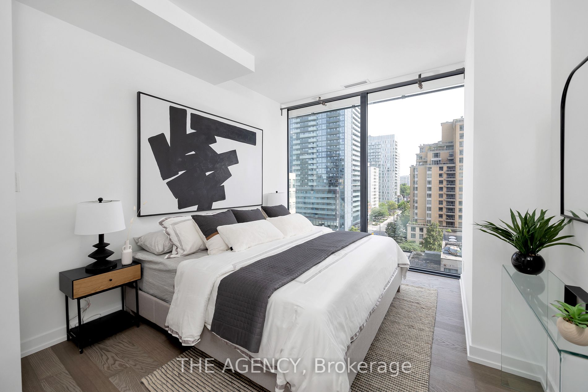 161 Roehampton Avenue, #804