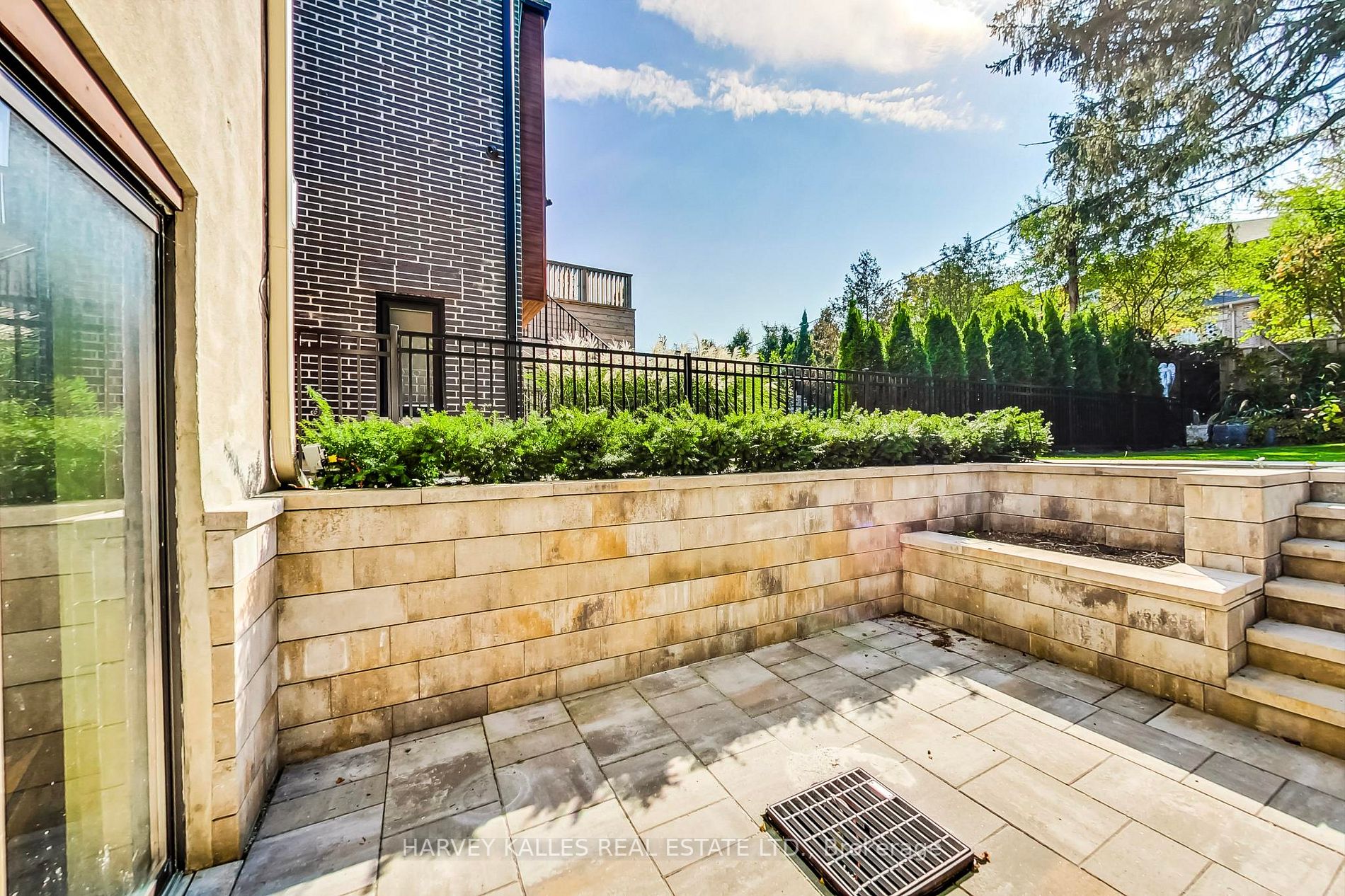 102 De Vere Gdns