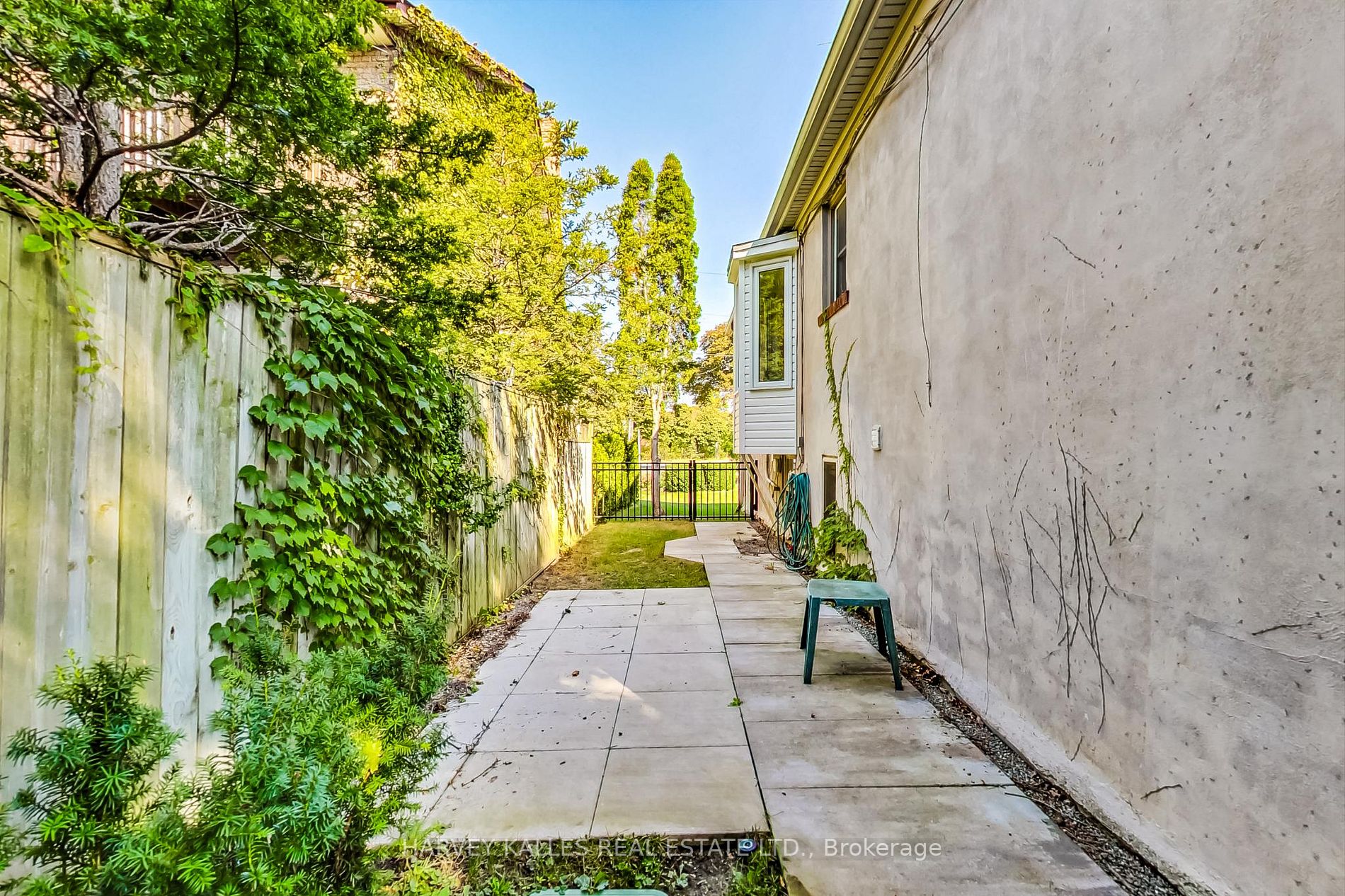 102 De Vere Gdns