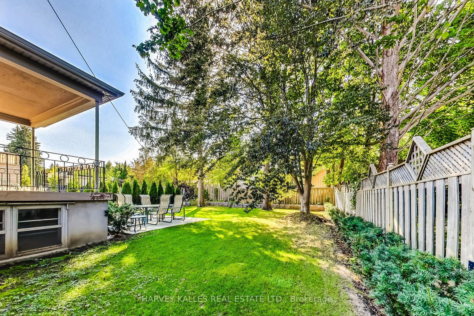 102 De Vere Gdns