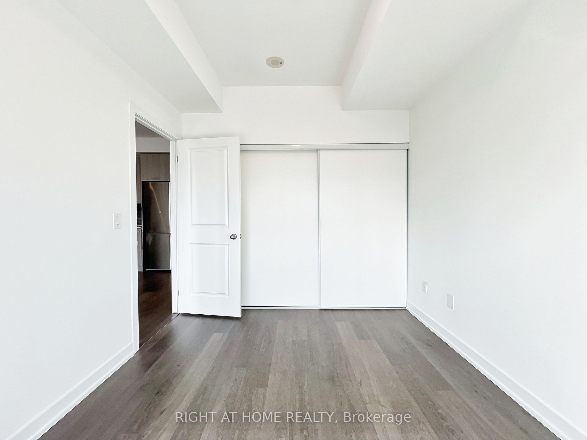 105 George St W, #1808
