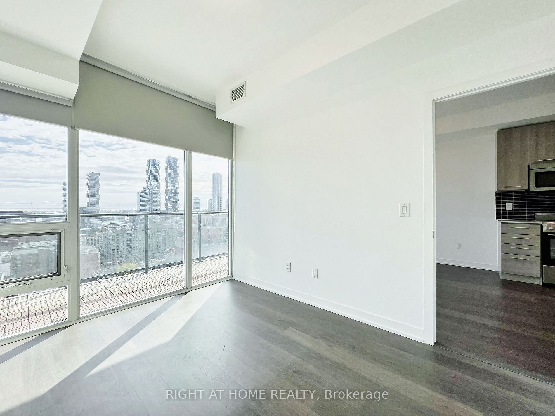 105 George St W, #1808