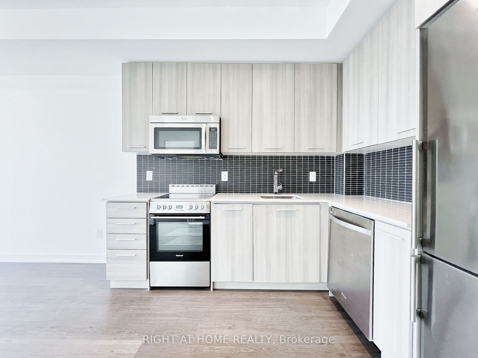 105 George St W, #1808
