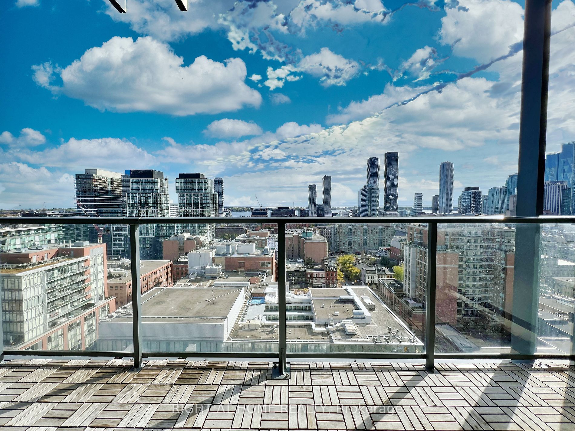 105 George St W, #1808