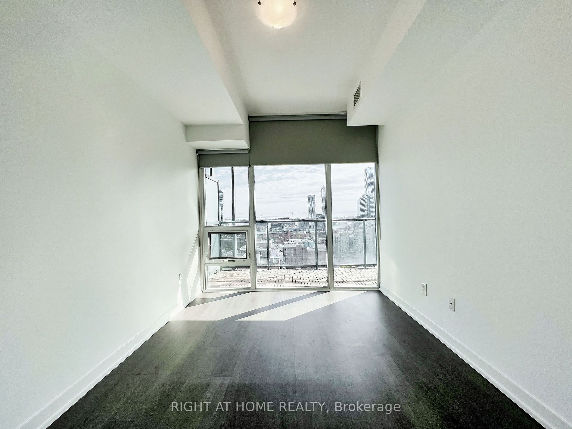 105 George St W, #1808