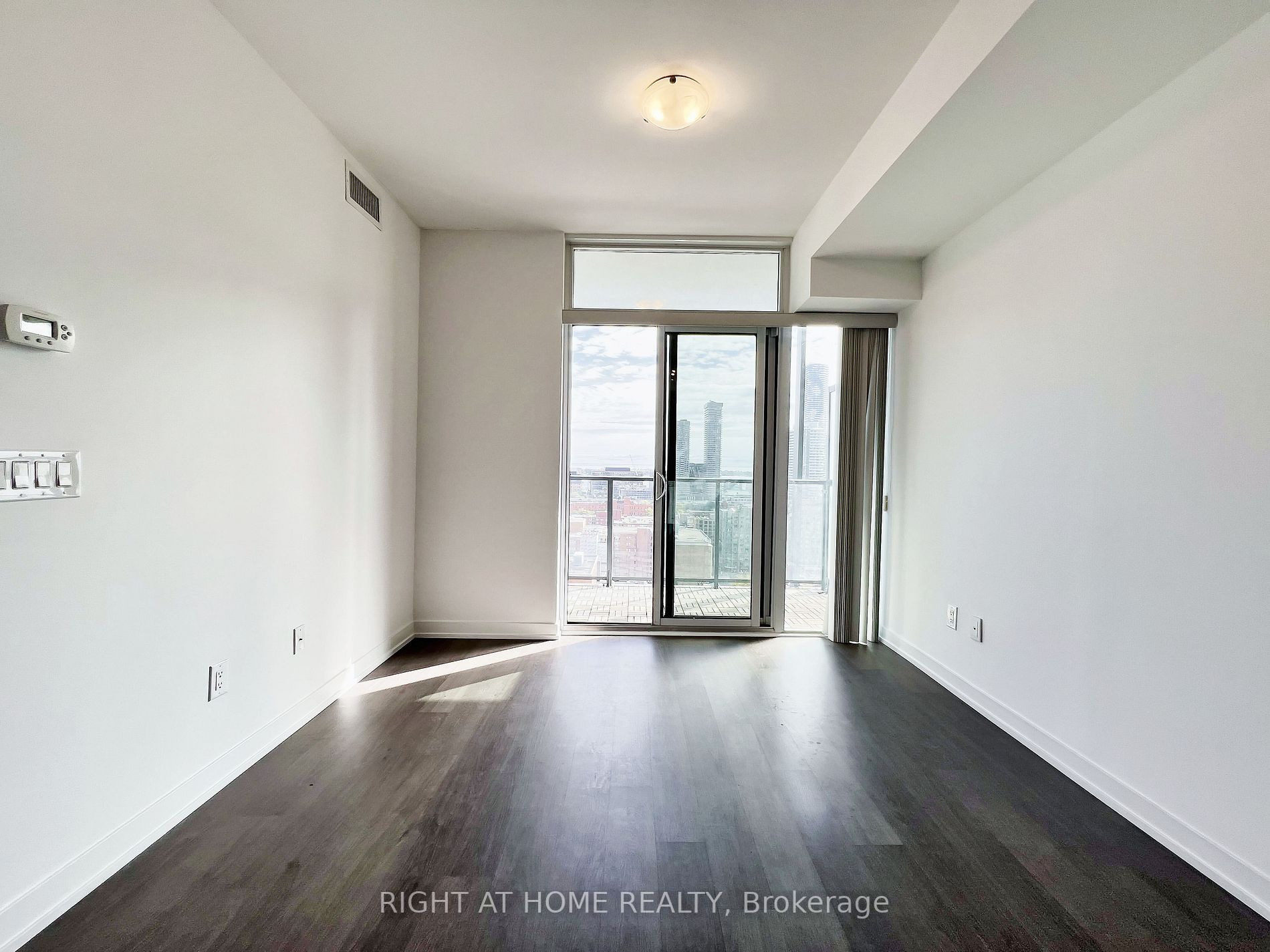 105 George St W, #1808
