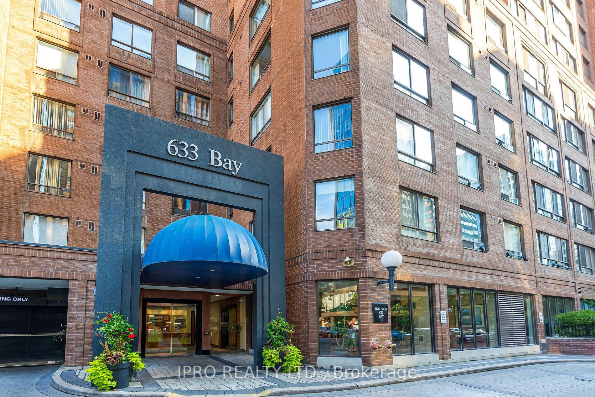 633 Bay St, #2403