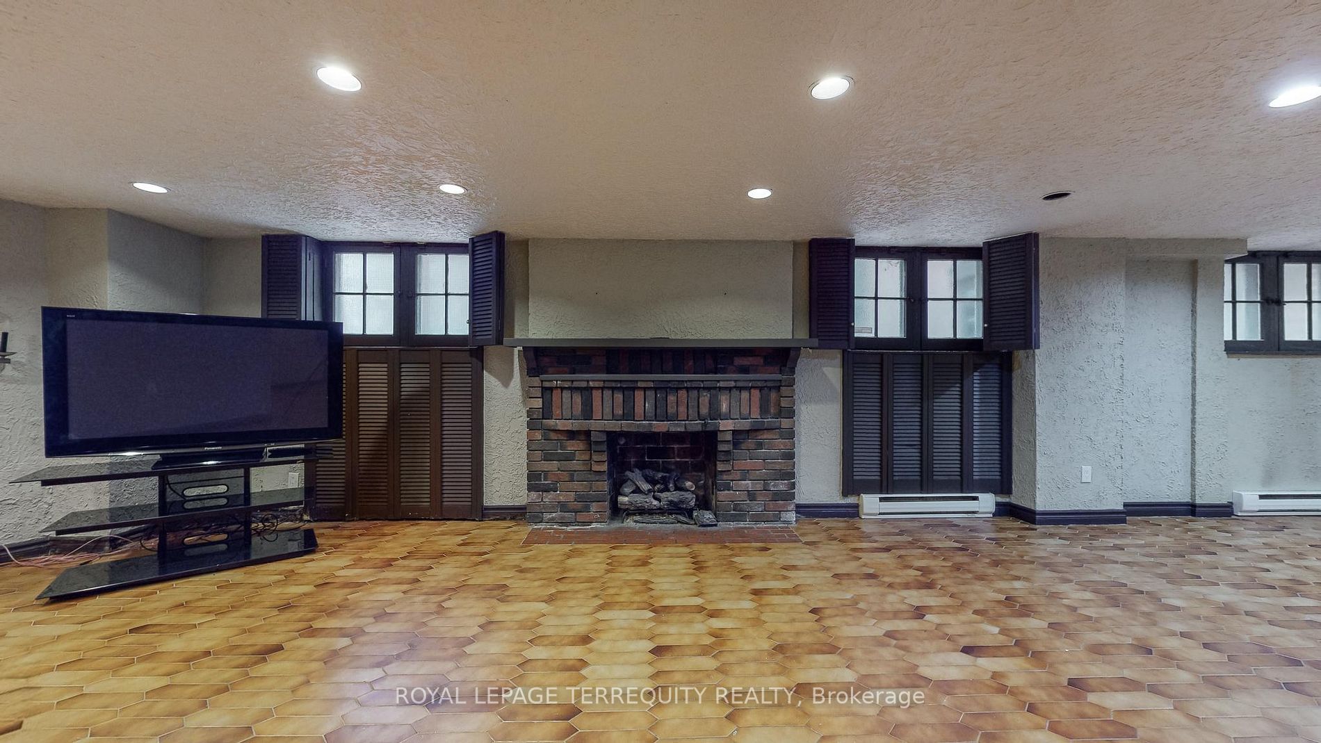 312 Glenayr Rd