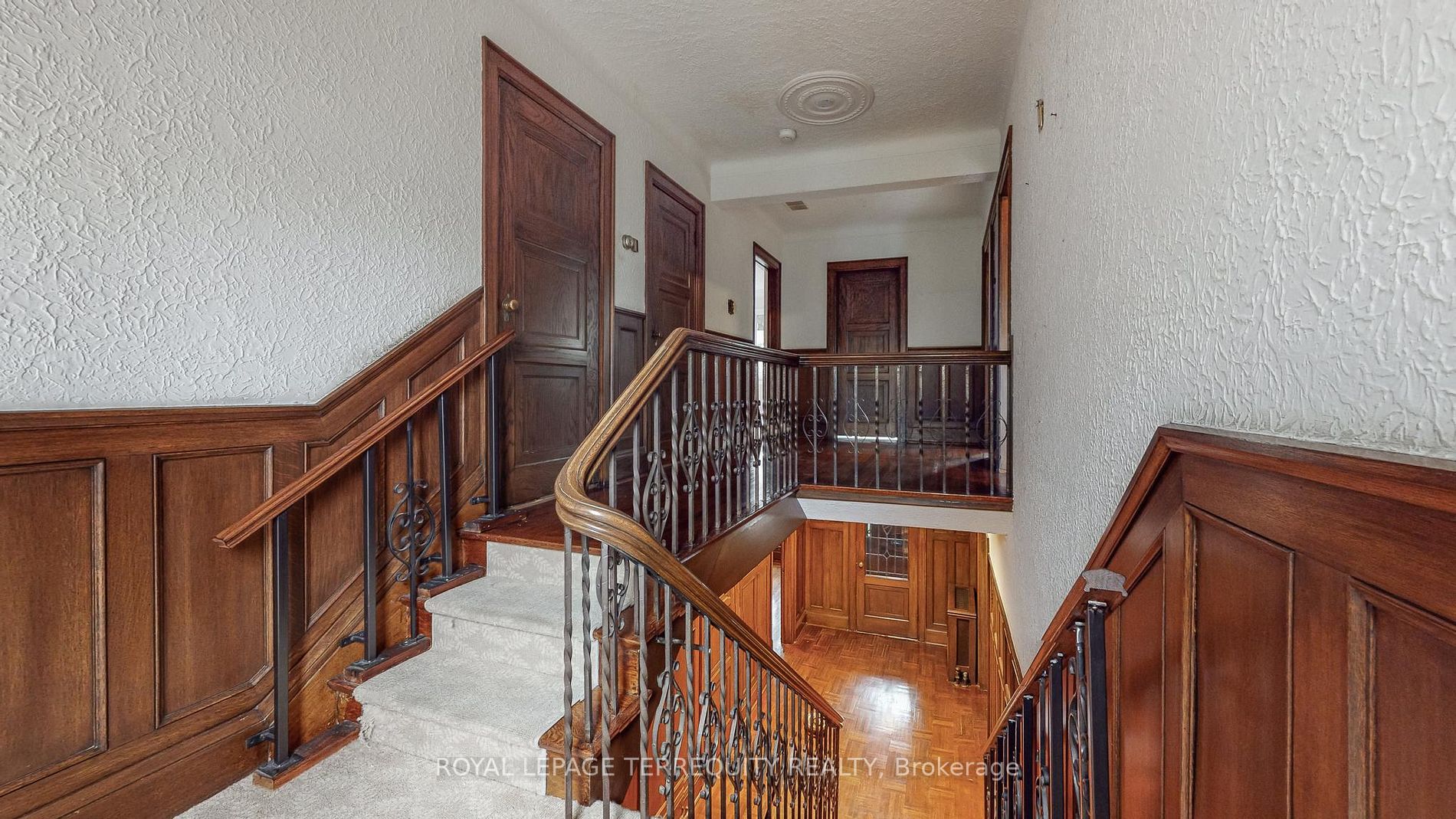 312 Glenayr Rd