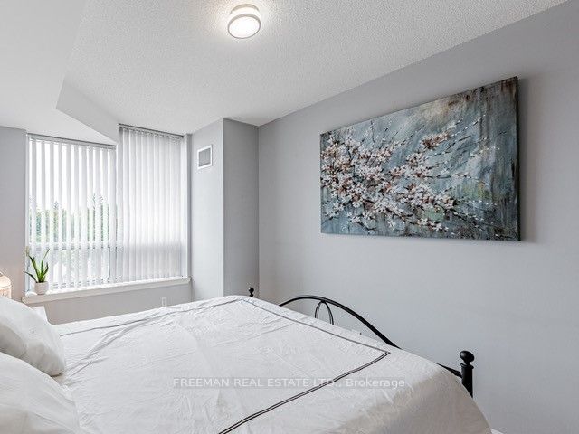 260 Merton St, #807
