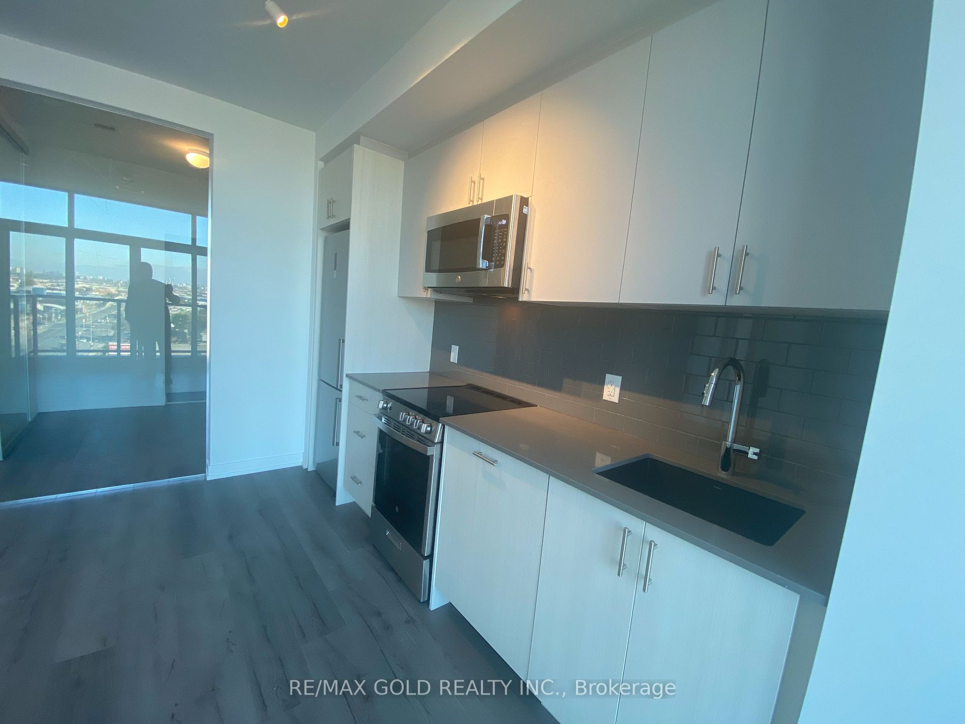 1195 The Queensway #1001