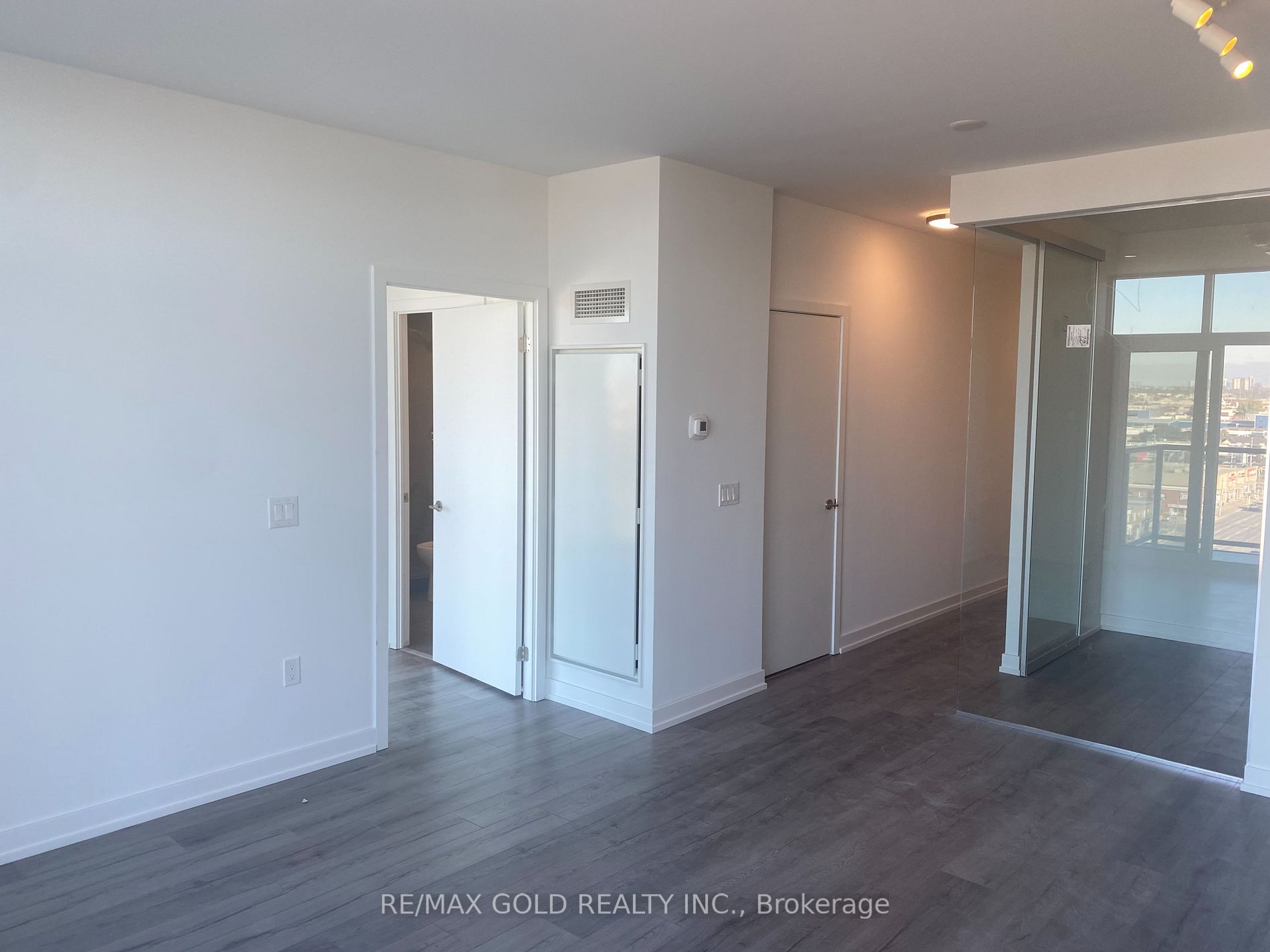 1195 The Queensway #1001