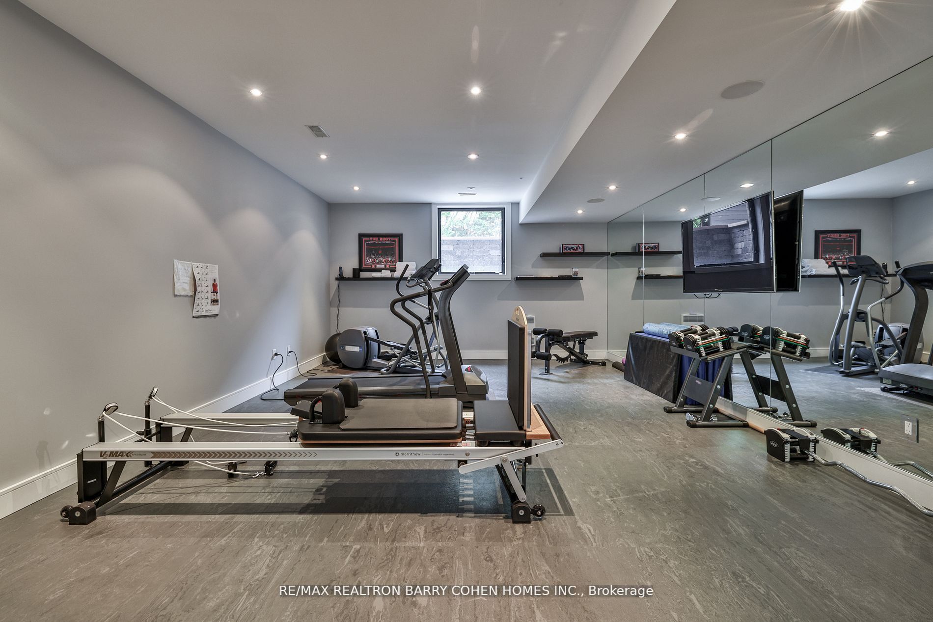 148 Highland Cres