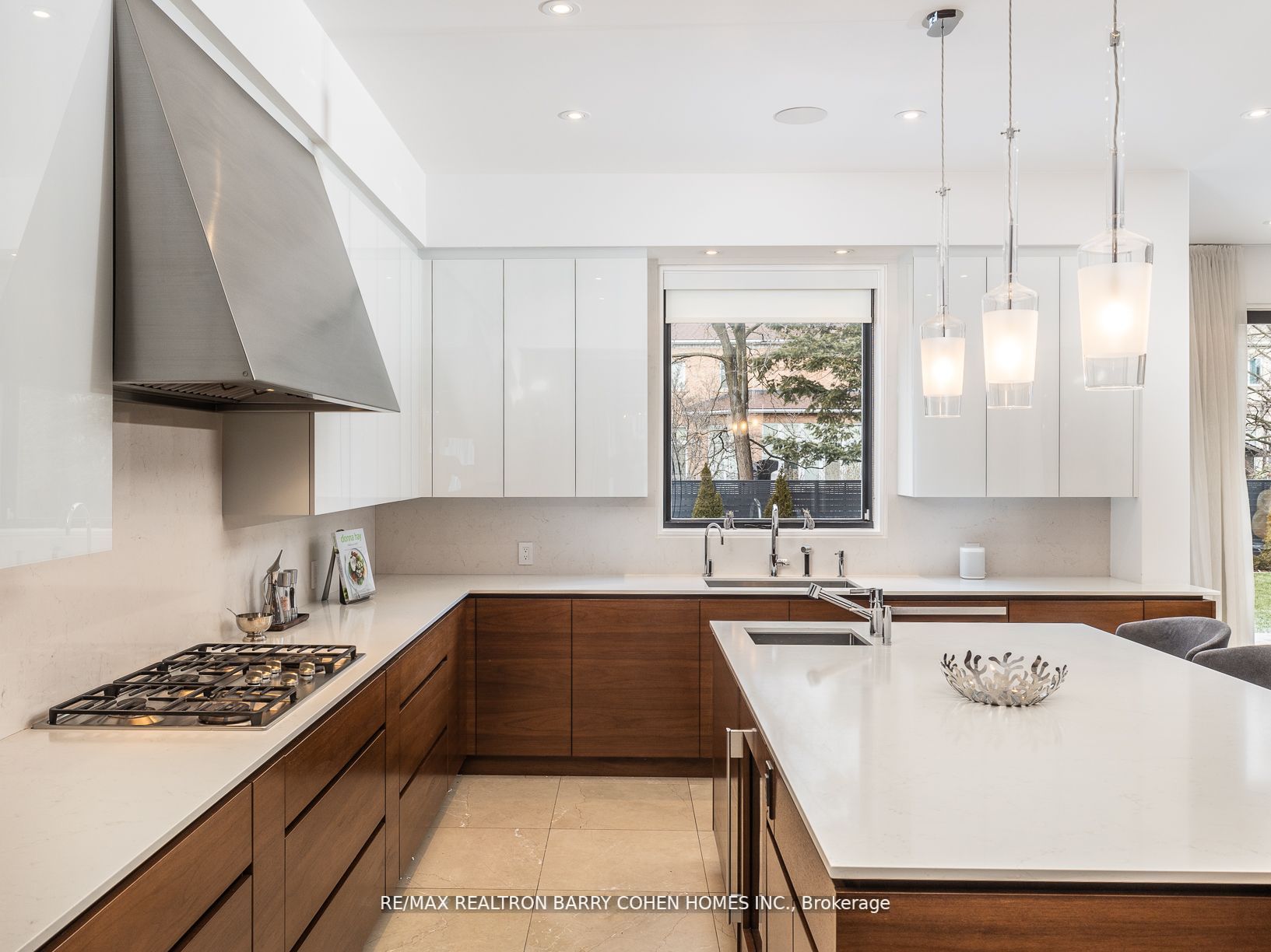 148 Highland Cres