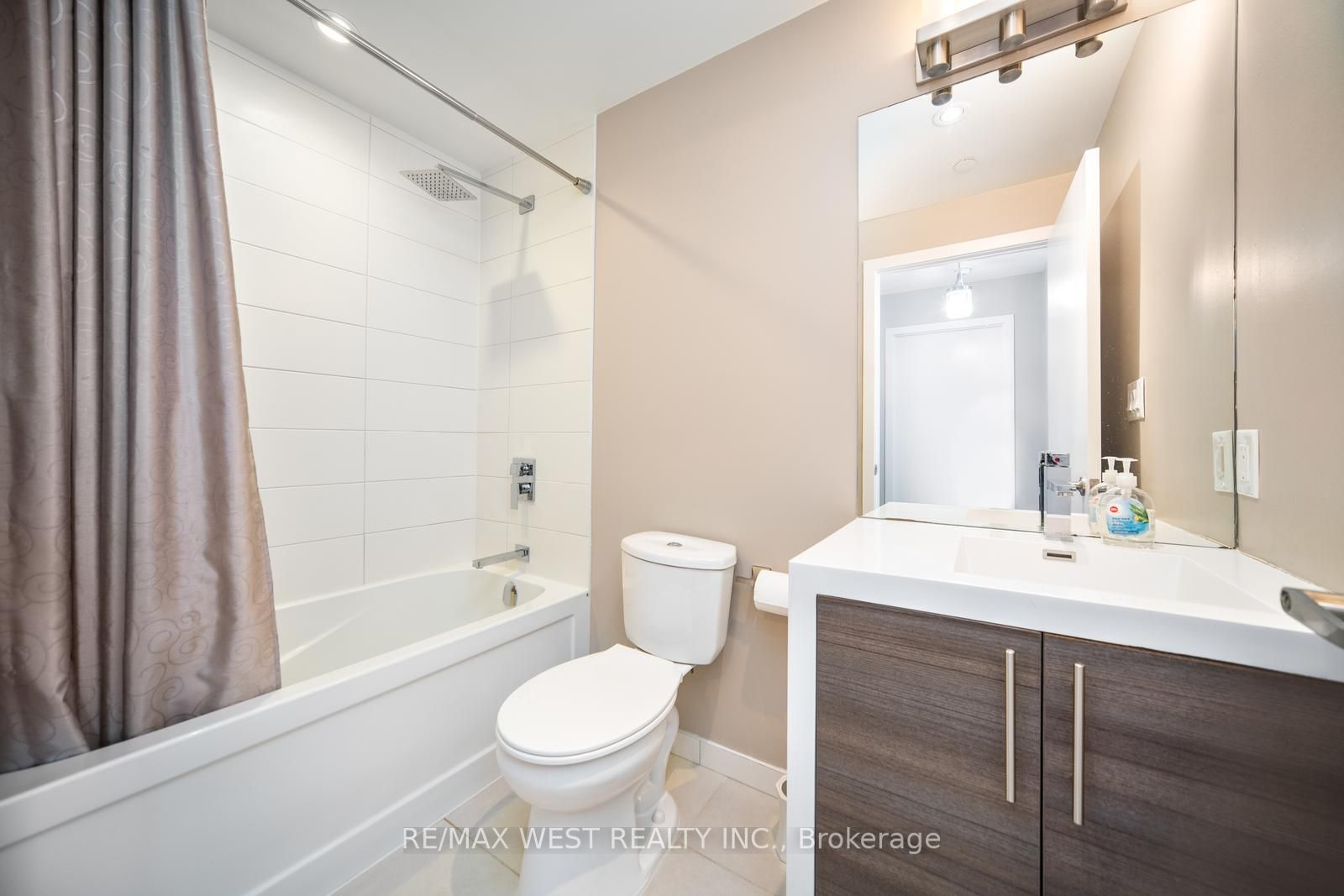 205 Manning Ave, #509