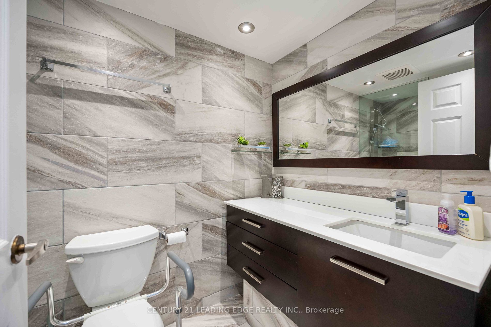 55 Skymark Dr, #1803
