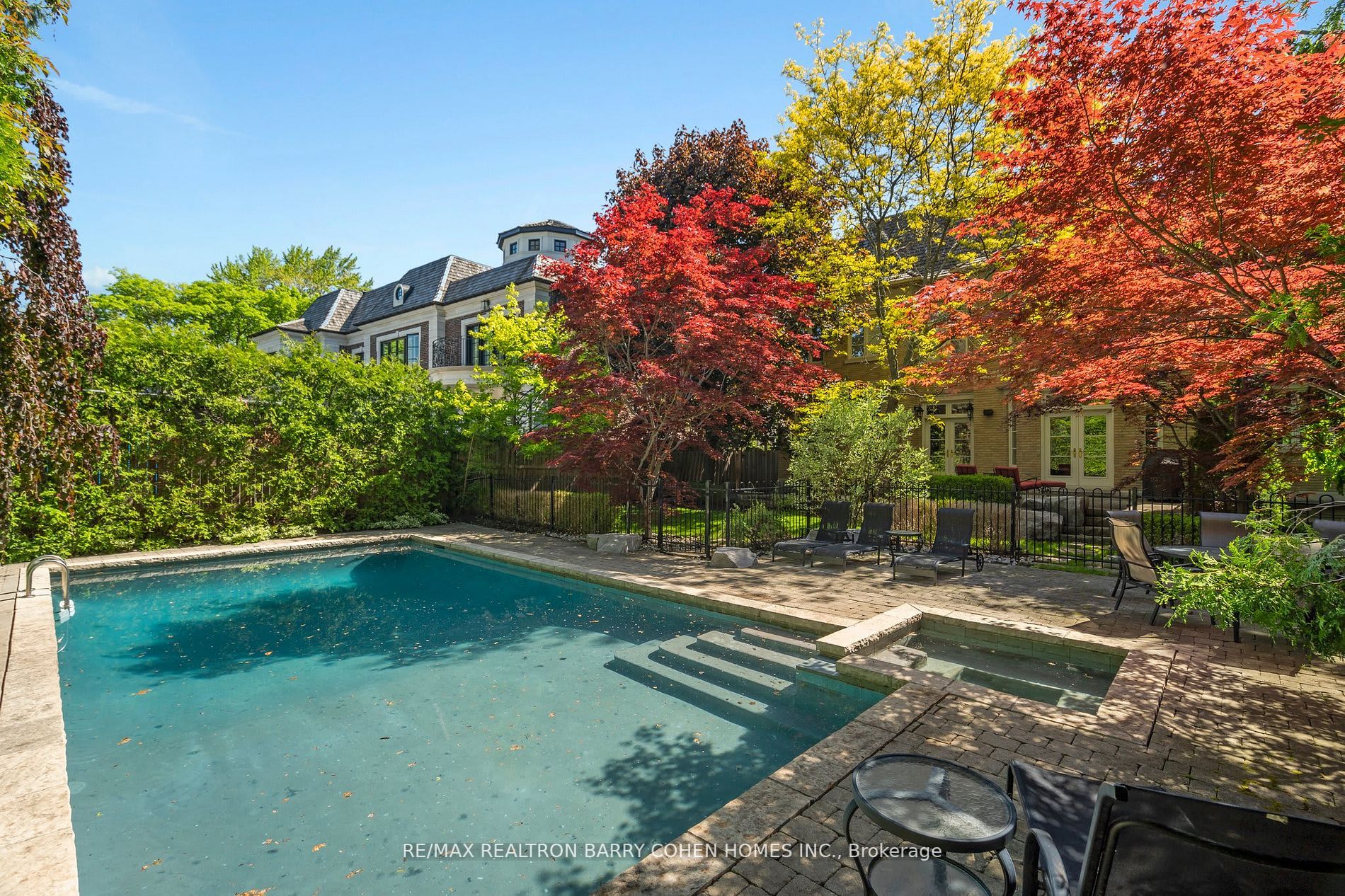 24 Lauderdale Dr