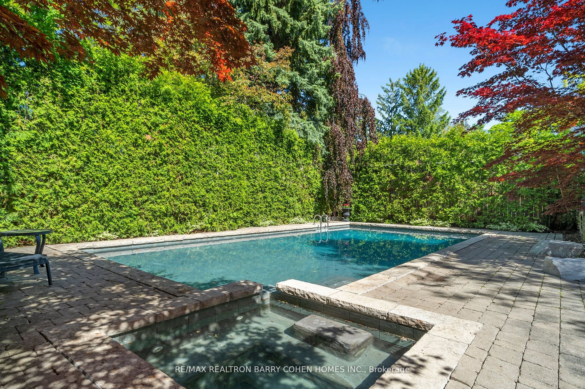 24 Lauderdale Dr
