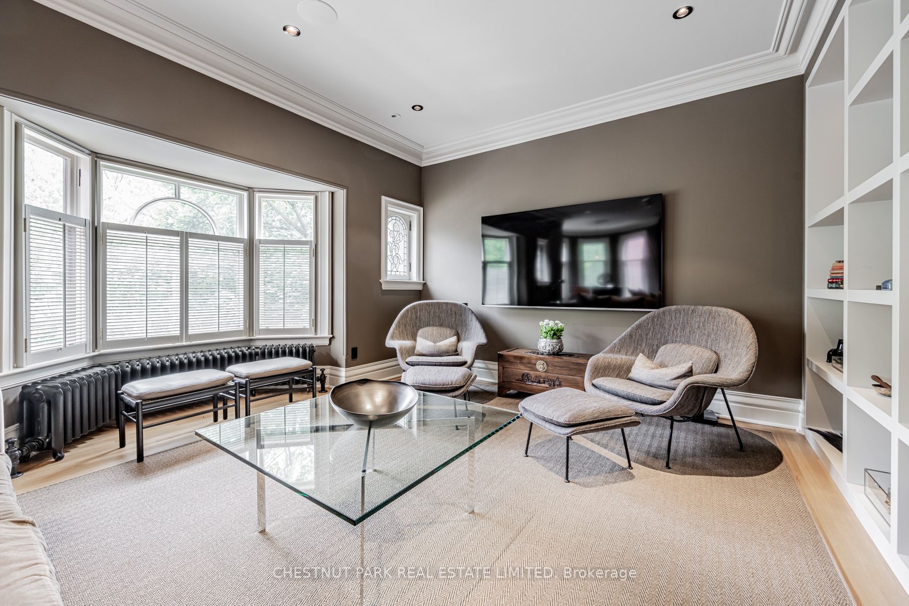 82 Lowther Ave