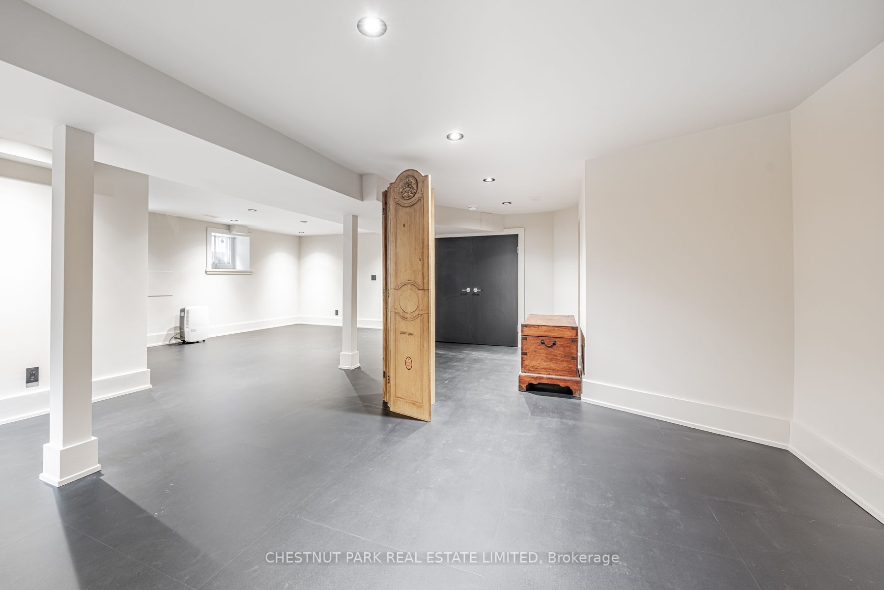 82 Lowther Ave