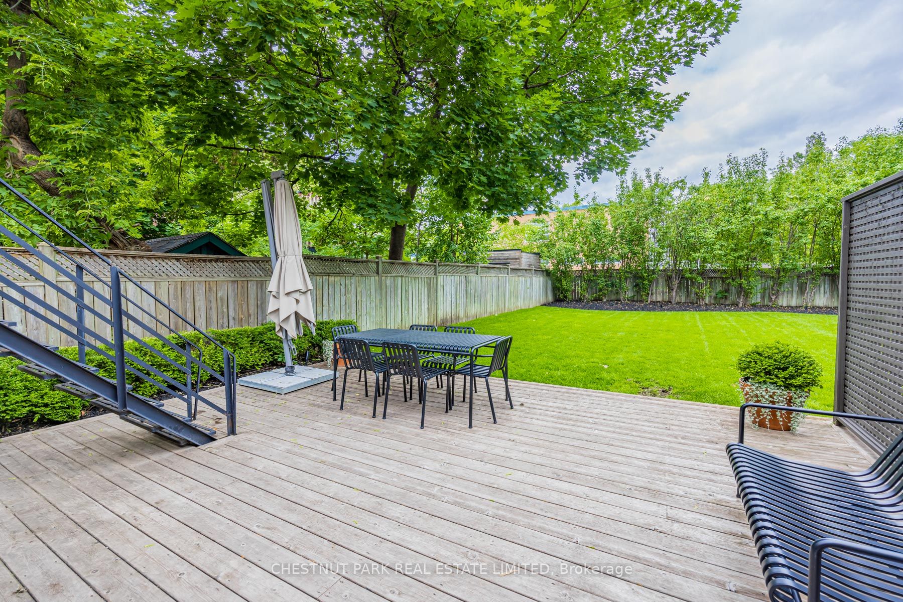 82 Lowther Ave