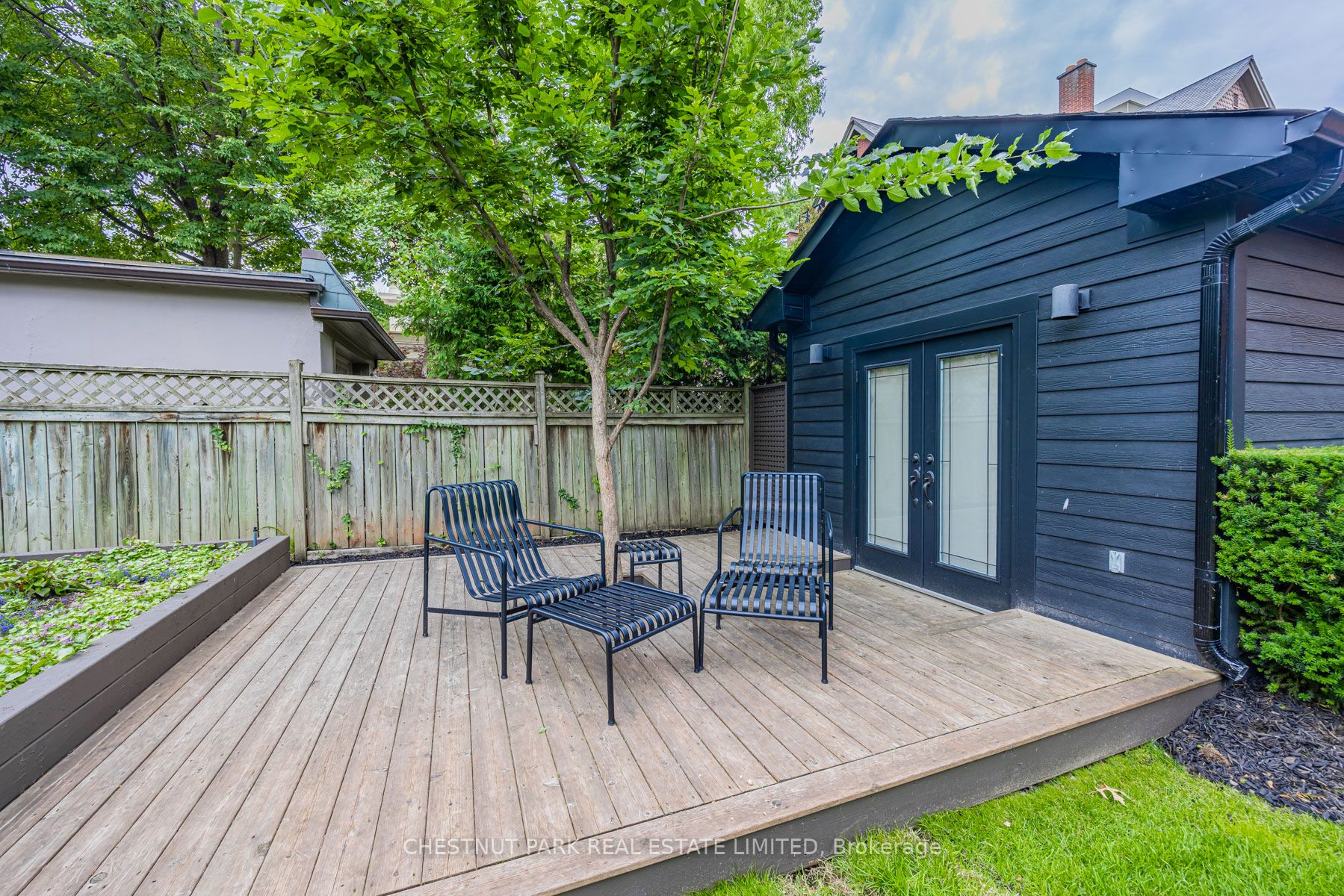 82 Lowther Ave