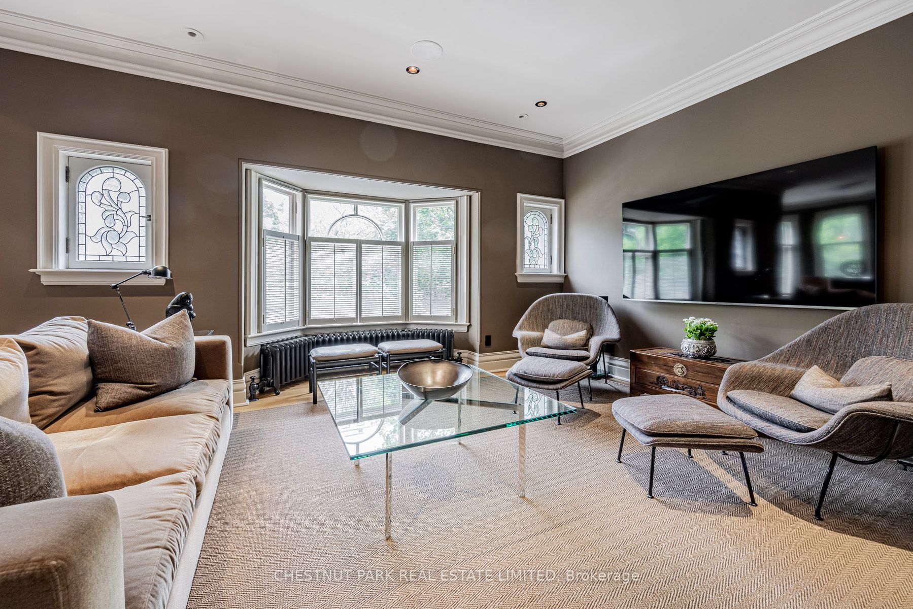 82 Lowther Ave