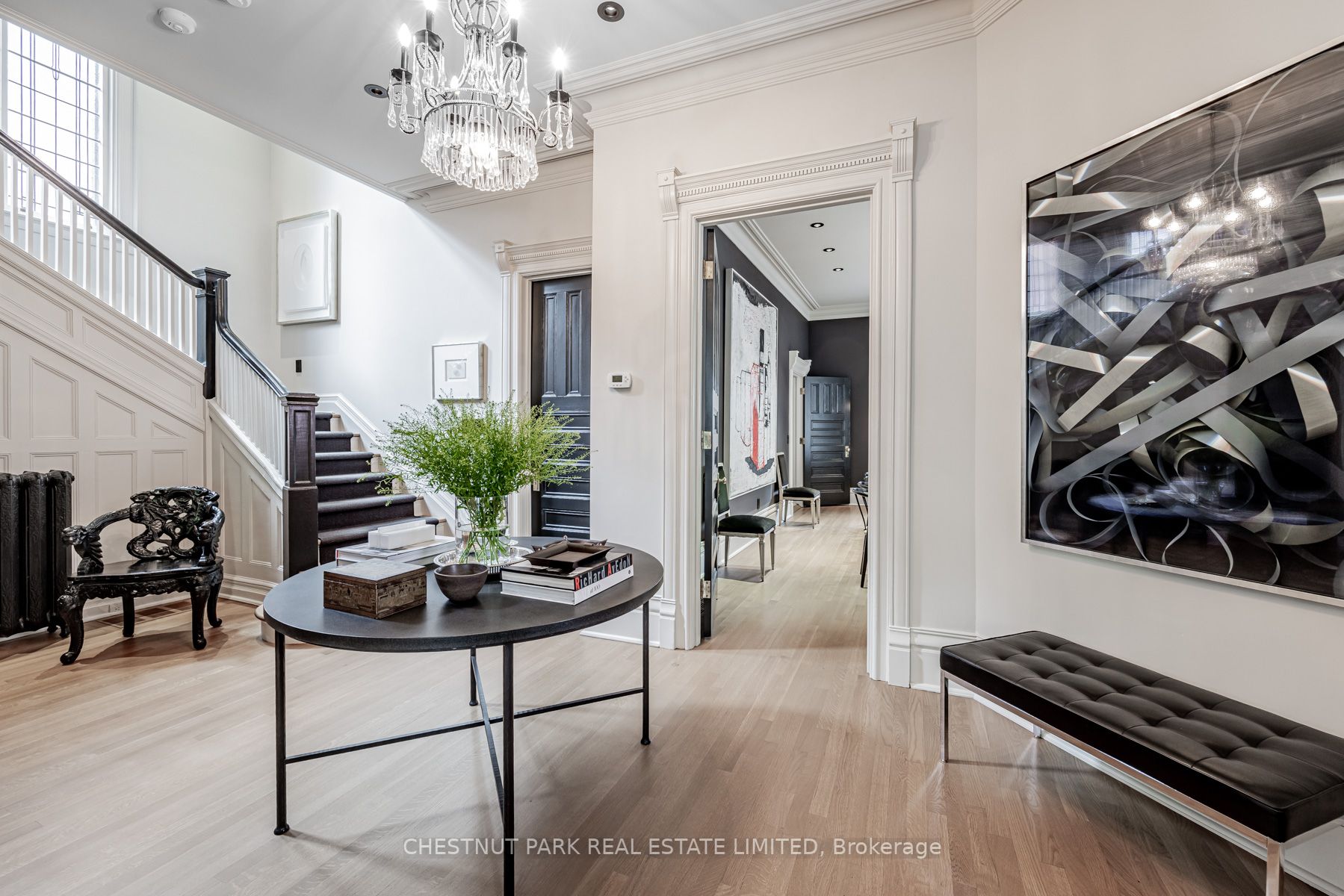82 Lowther Ave