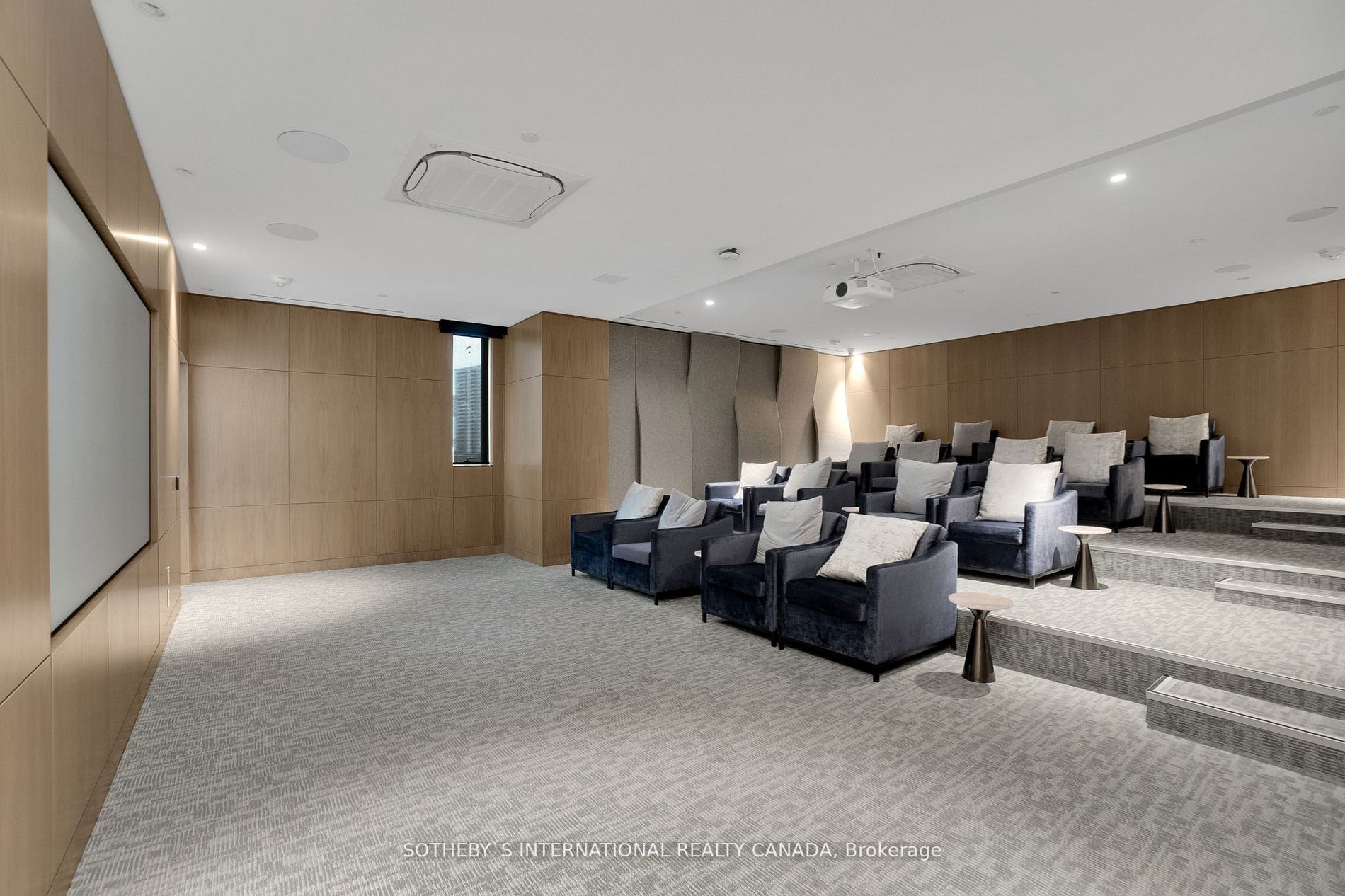585 Bloor St E, #218