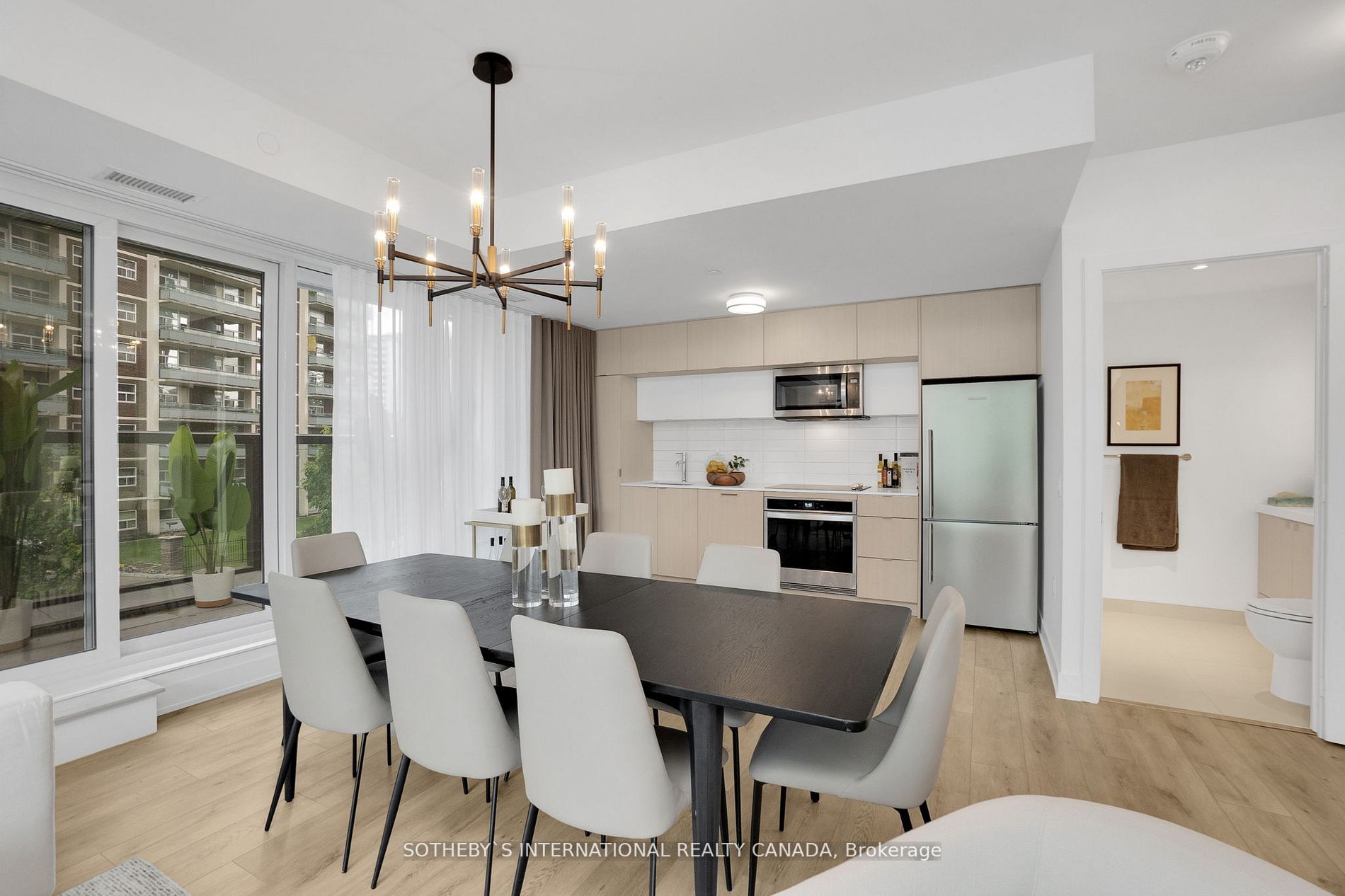 585 Bloor St E, #218