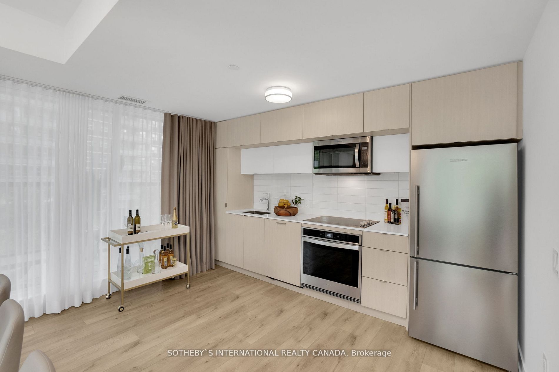 585 Bloor St E, #218