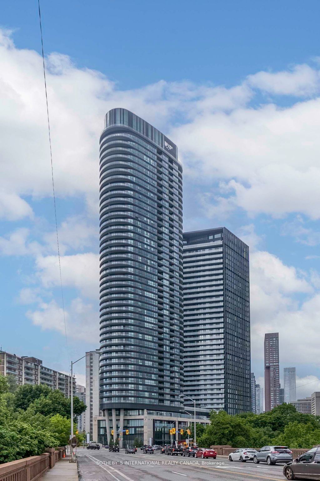 585 Bloor St E, #218