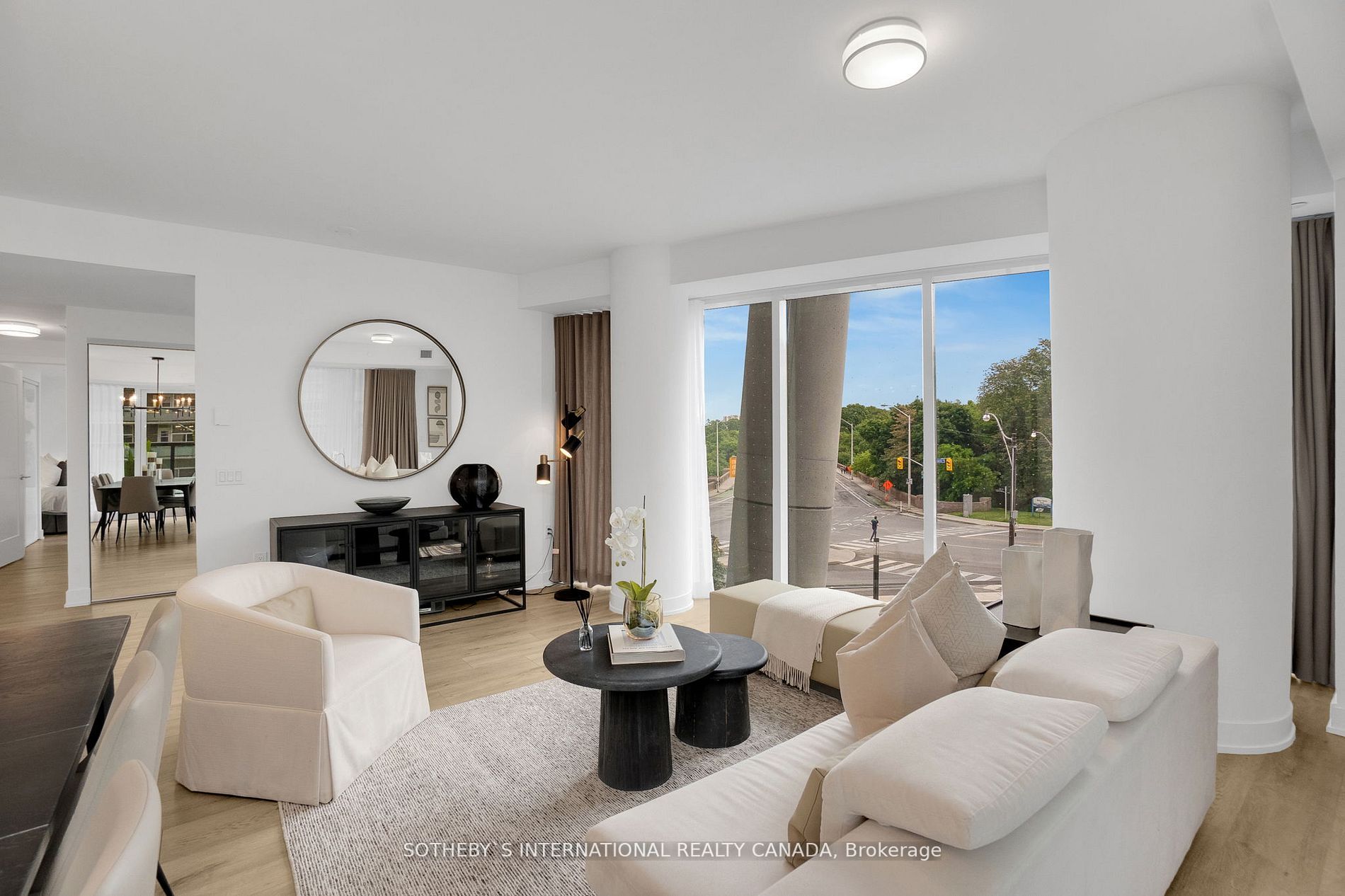 585 Bloor St E, #218