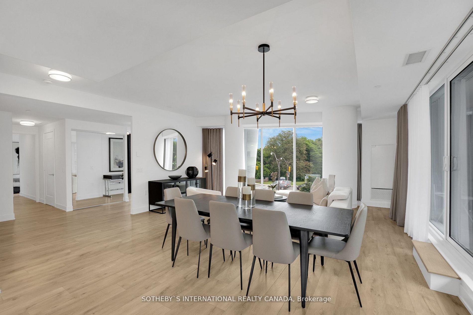 585 Bloor St E, #218