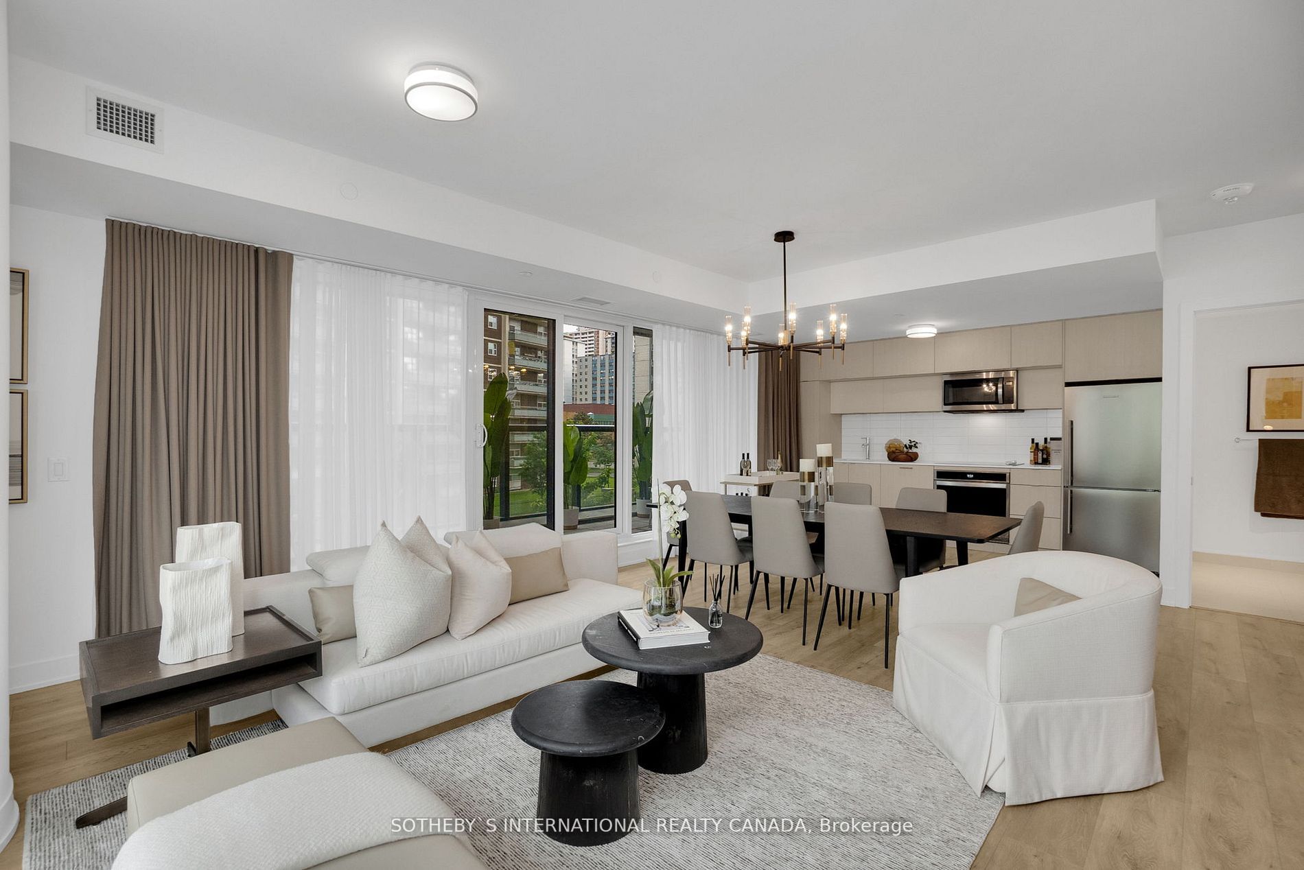585 Bloor St E, #218