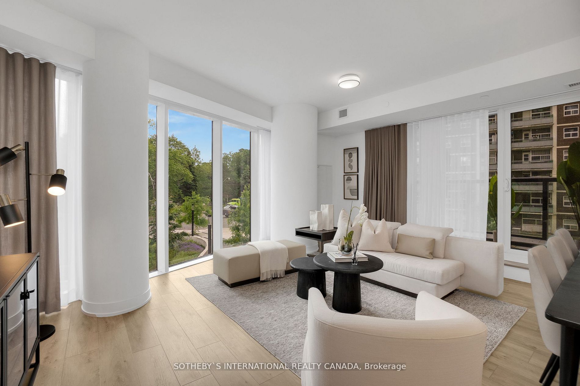 585 Bloor St E, #218