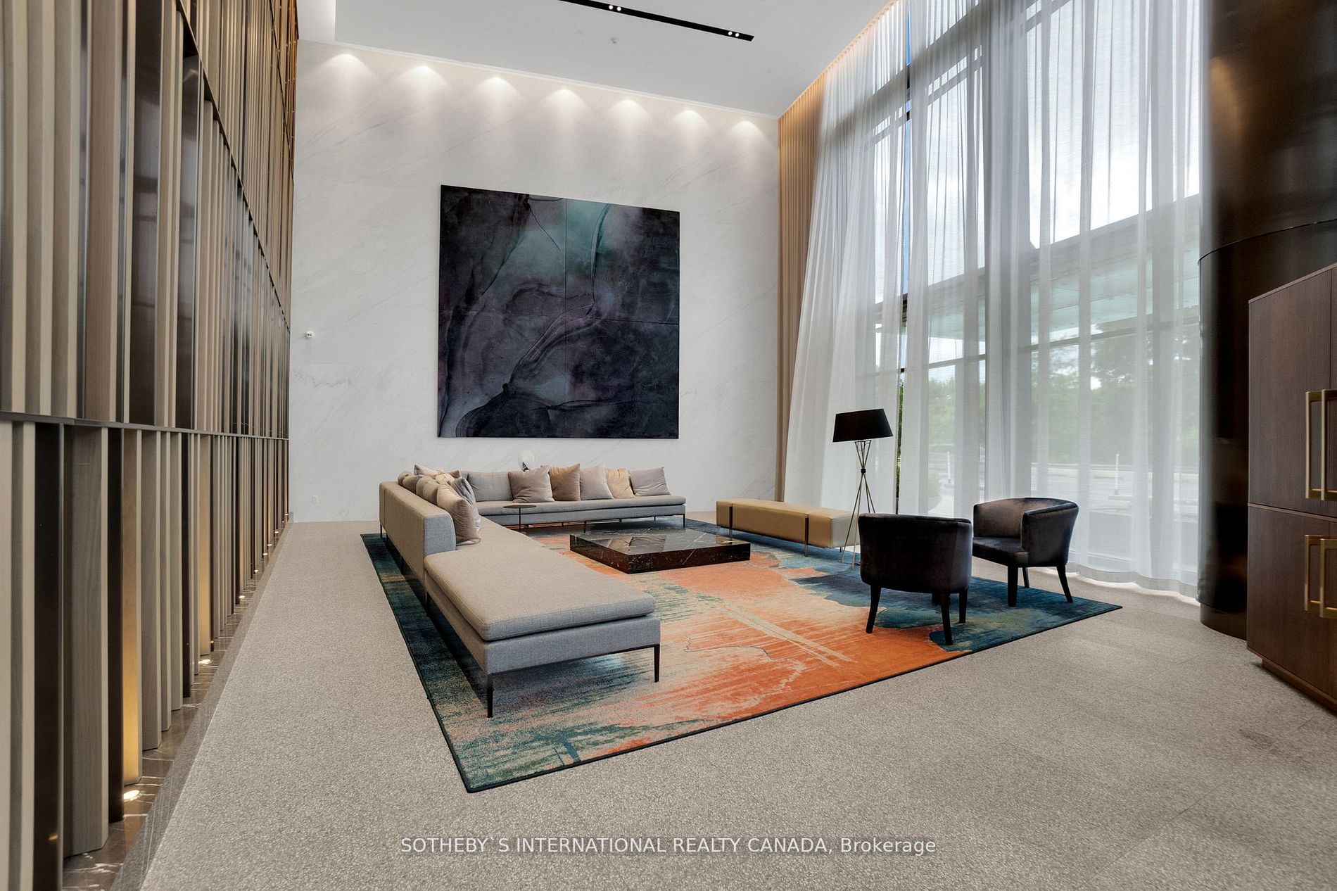 585 Bloor St E, #218