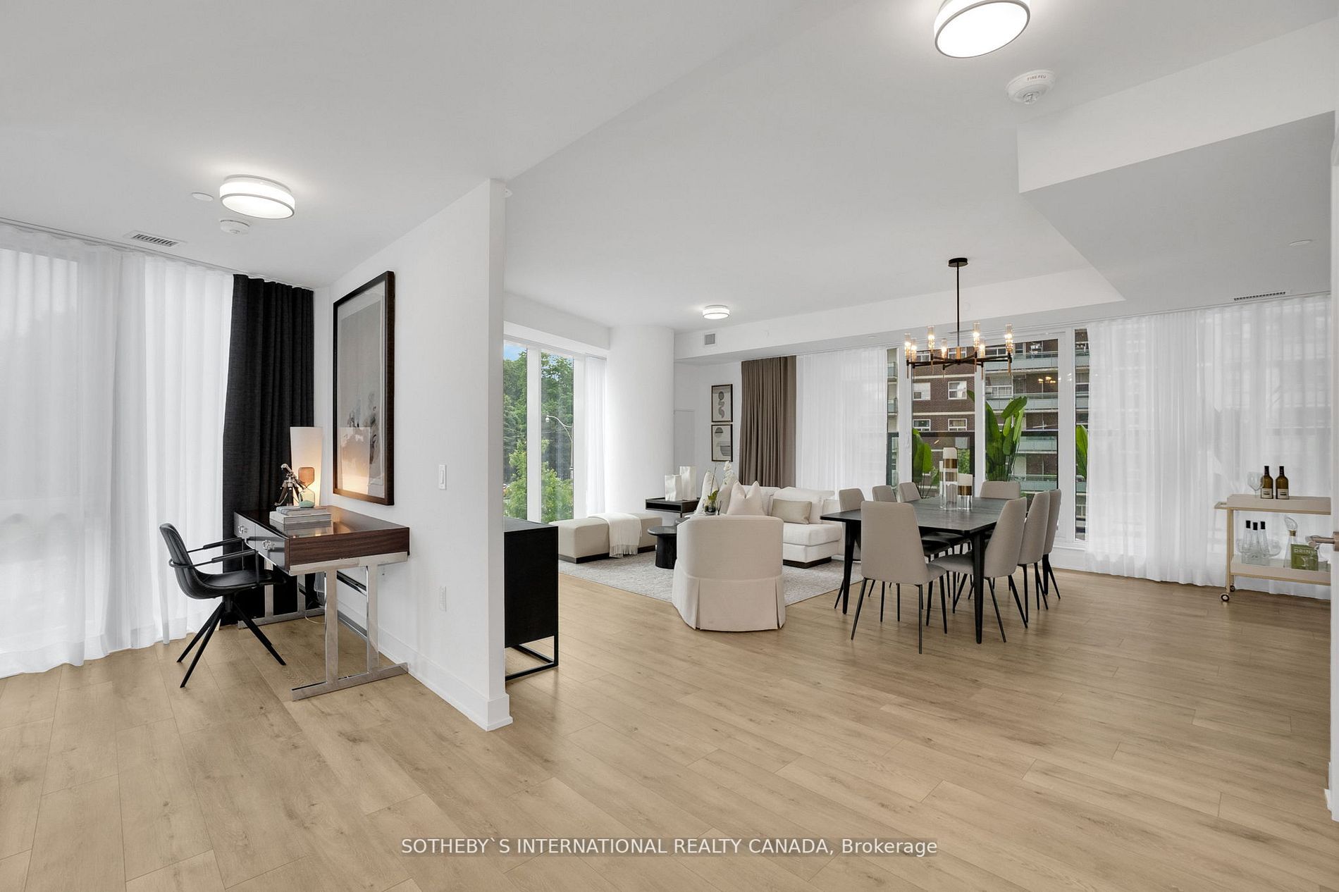 585 Bloor St E, #218