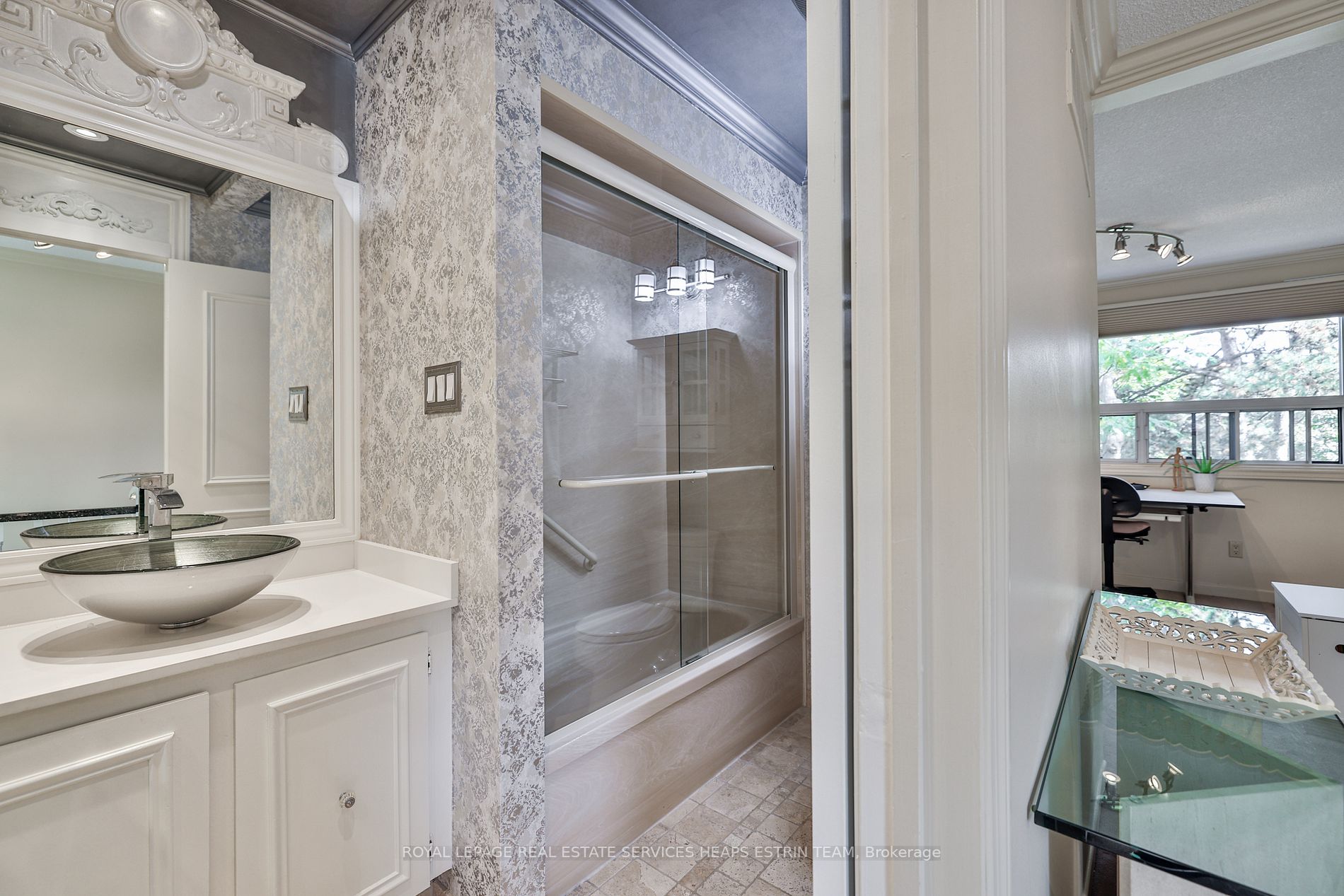 74 Upper Canada Dr, #4