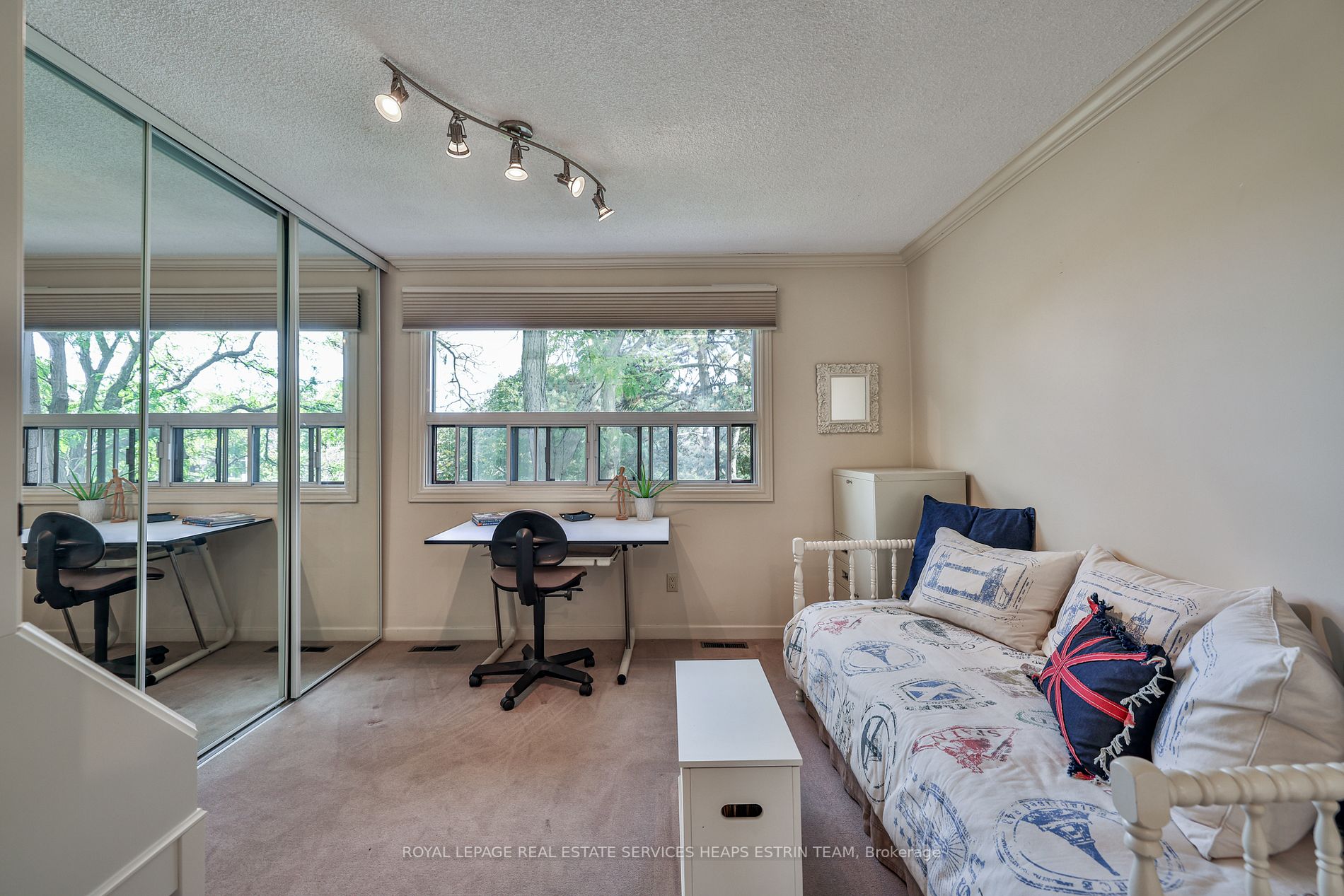 74 Upper Canada Dr, #4