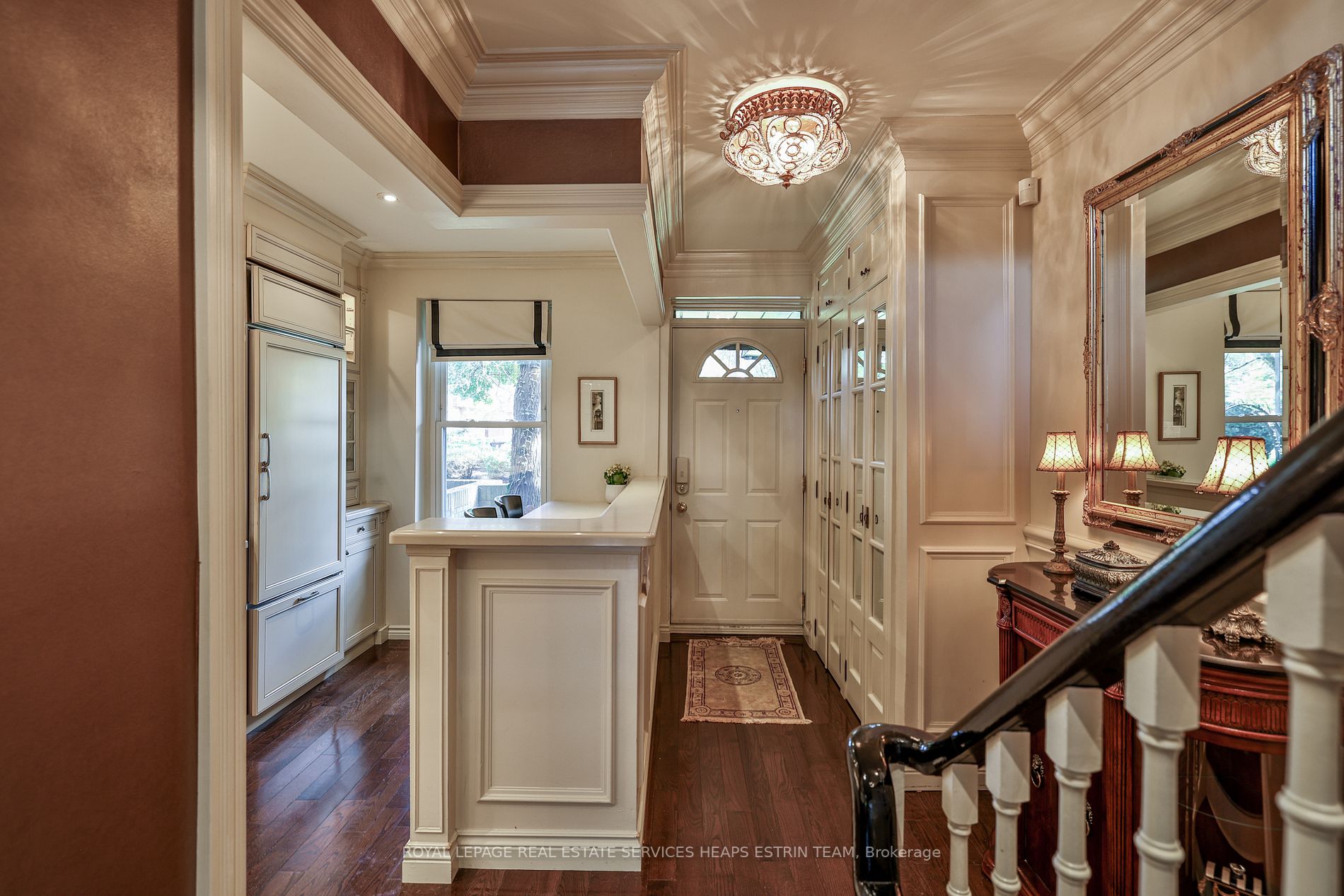 74 Upper Canada Dr, #4